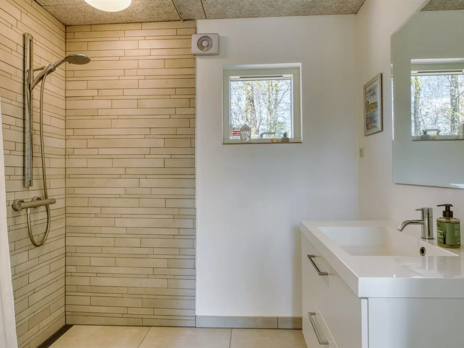 "Elissa" - 50m to the fjord-Binnen