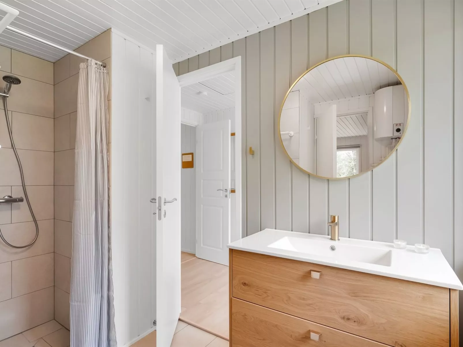 "Gudrid" - 250m to the fjord-Binnen