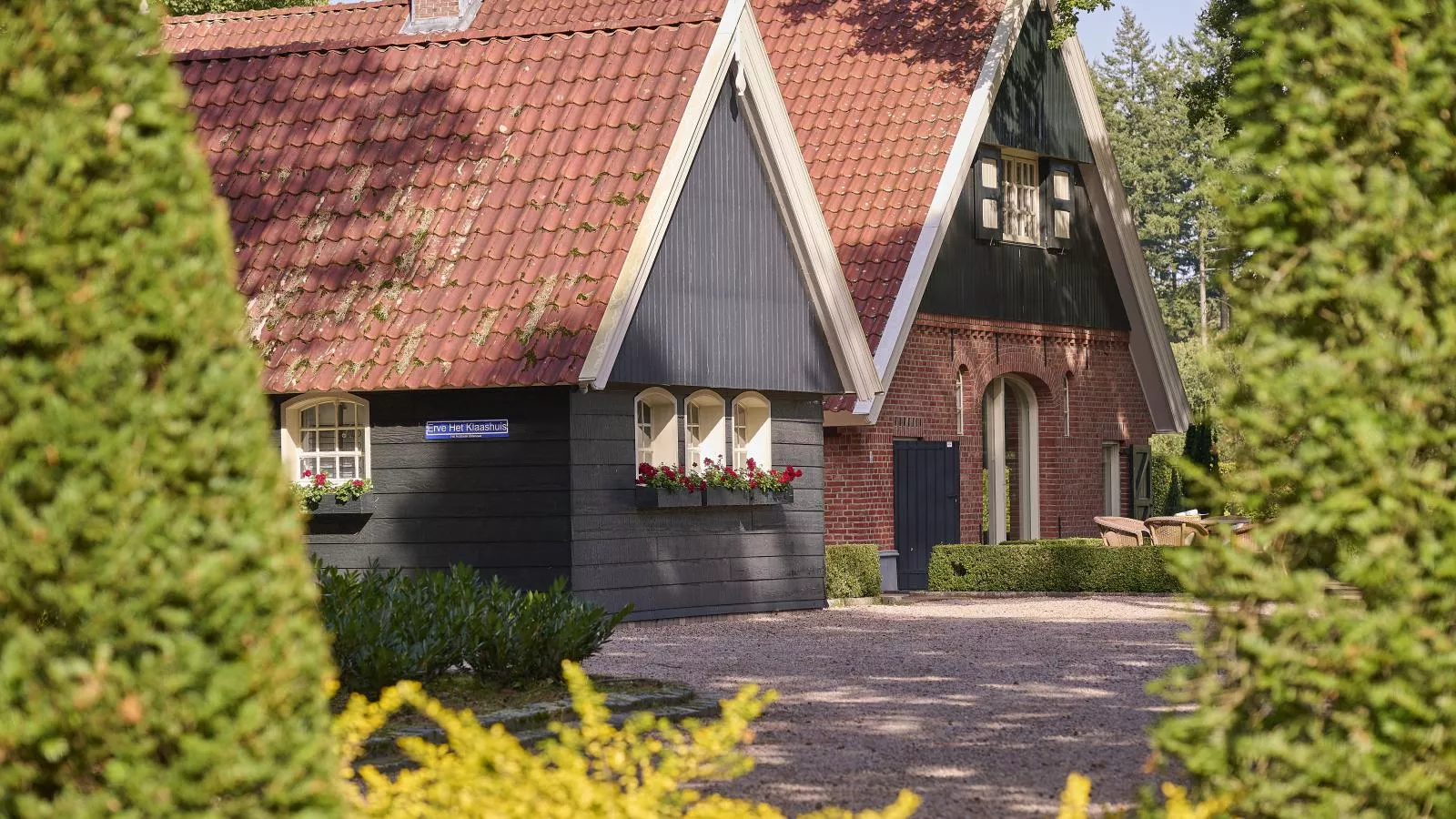 Erve Het Klaashuis-Buitenkant zomer