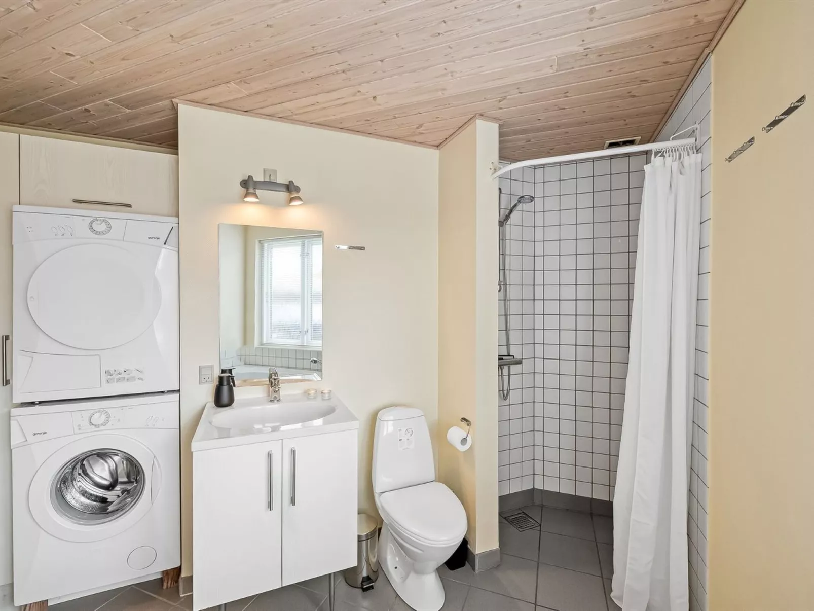 "Aurelie" -  from the sea-Binnen