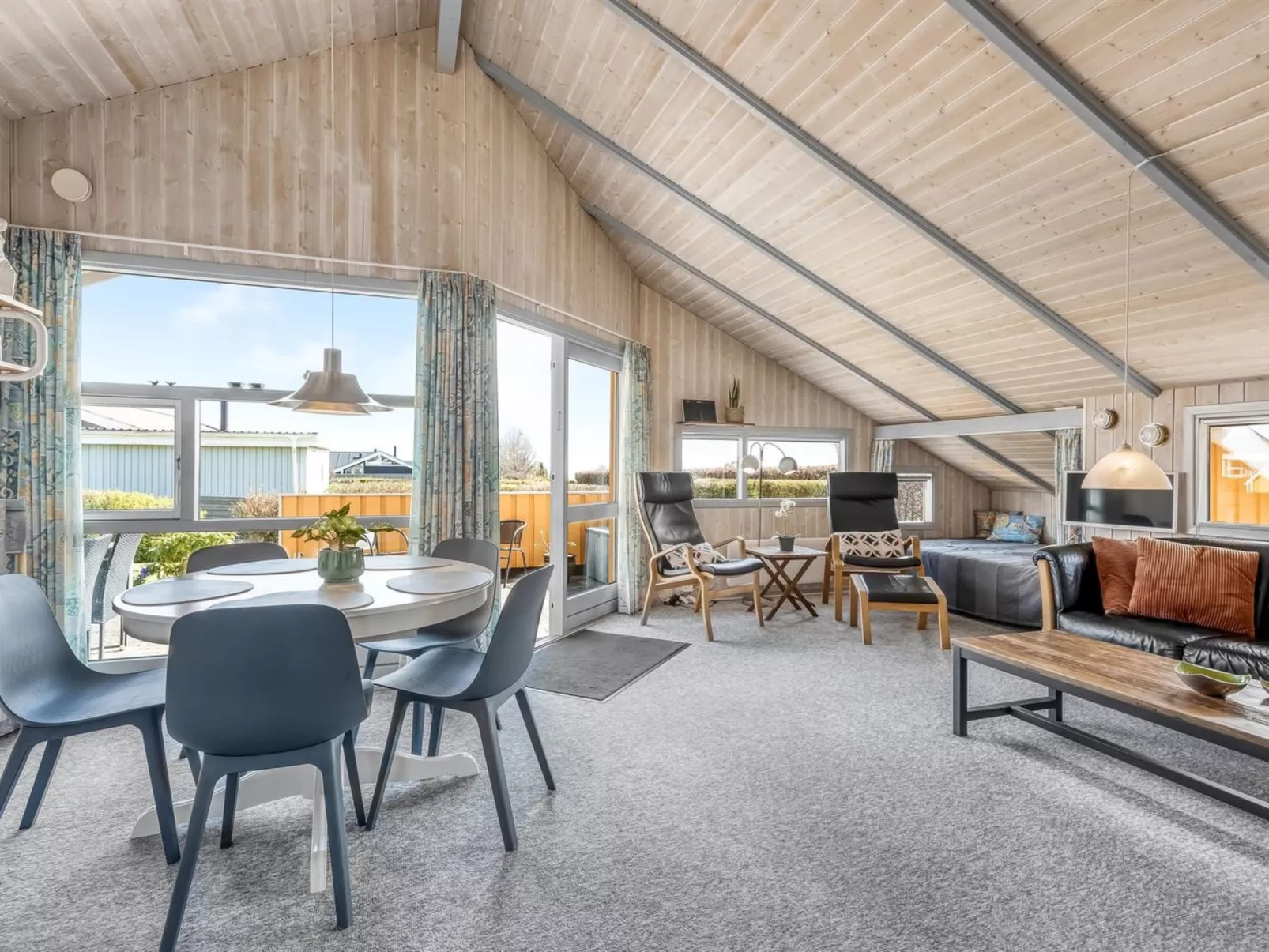 "Halla" - 250m from the sea-Binnen