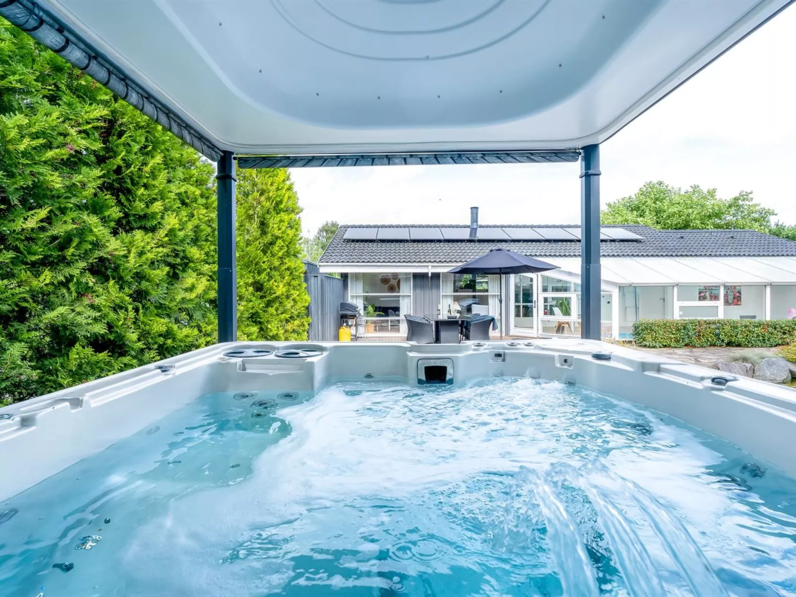 "Ellie" - 700m from the sea-Buiten