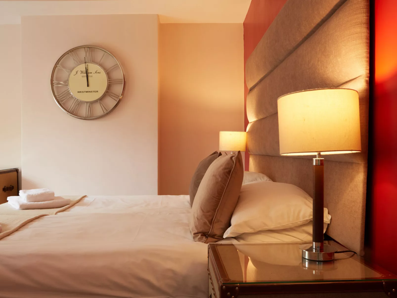 The Farmhouse-Binnen