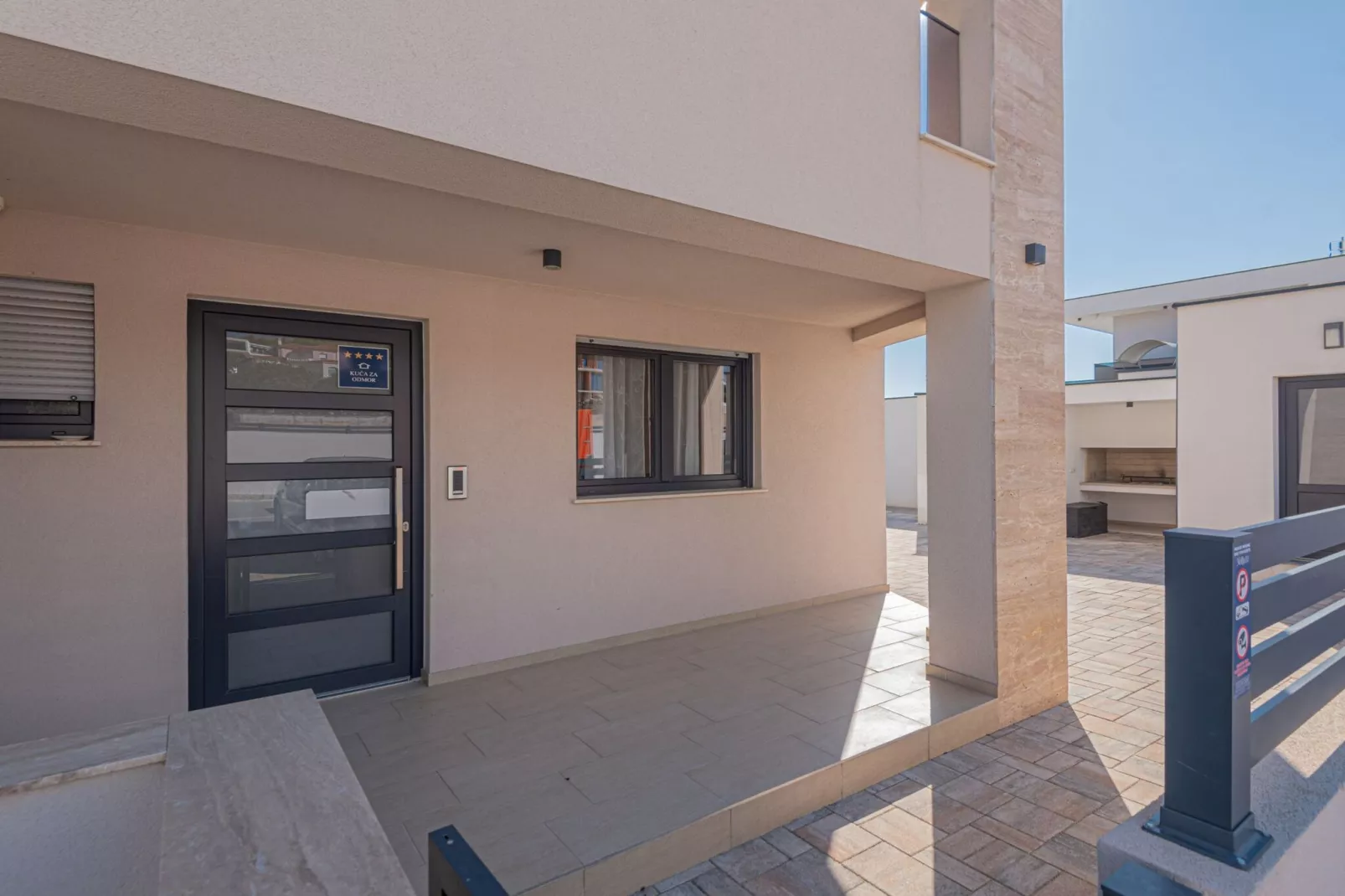 Four-Bedroom Villa With Pool-Buitenlucht