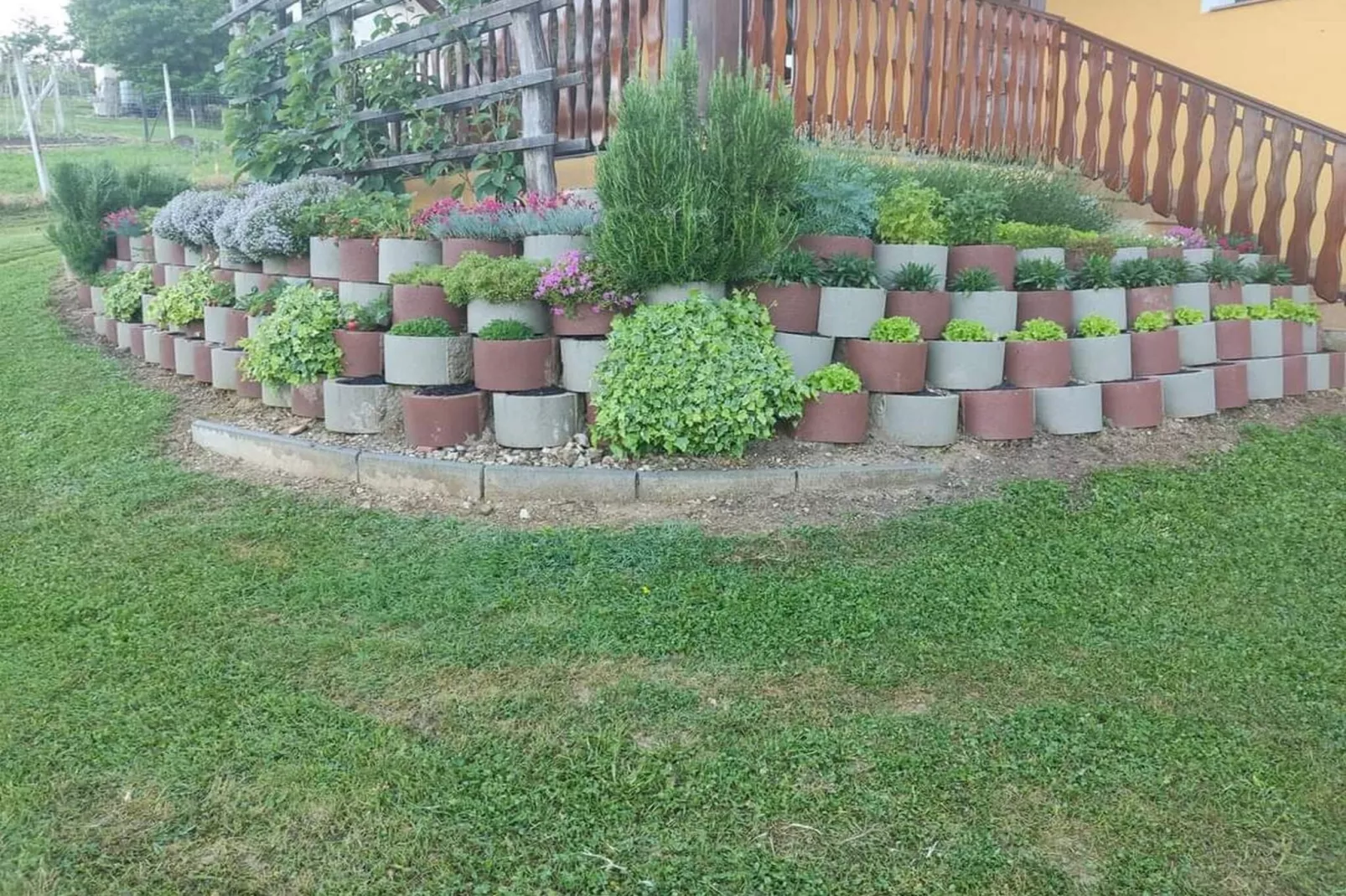 Golden Horizon Holiday Home with Terrace and Garden - One Bedroom Holiday Home with Terrace and Garden-Tuinen zomer