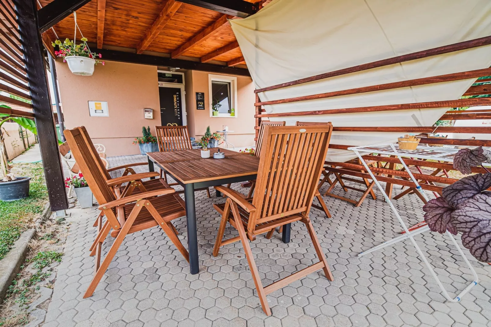 Elegant and Stylish Retreat Apartments with Terrace - Two Bedroom Apartment with Terrace-Buitenlucht