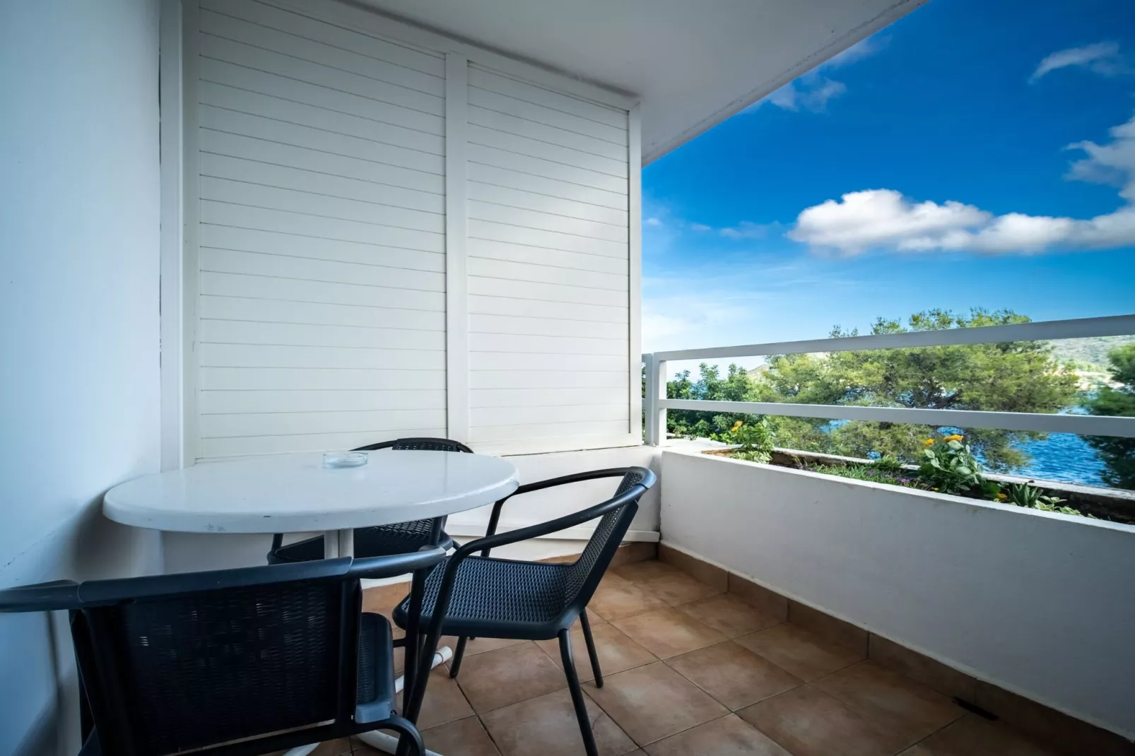 Hotel Issa - Double Room Sea View 9 - Terrasbalkon