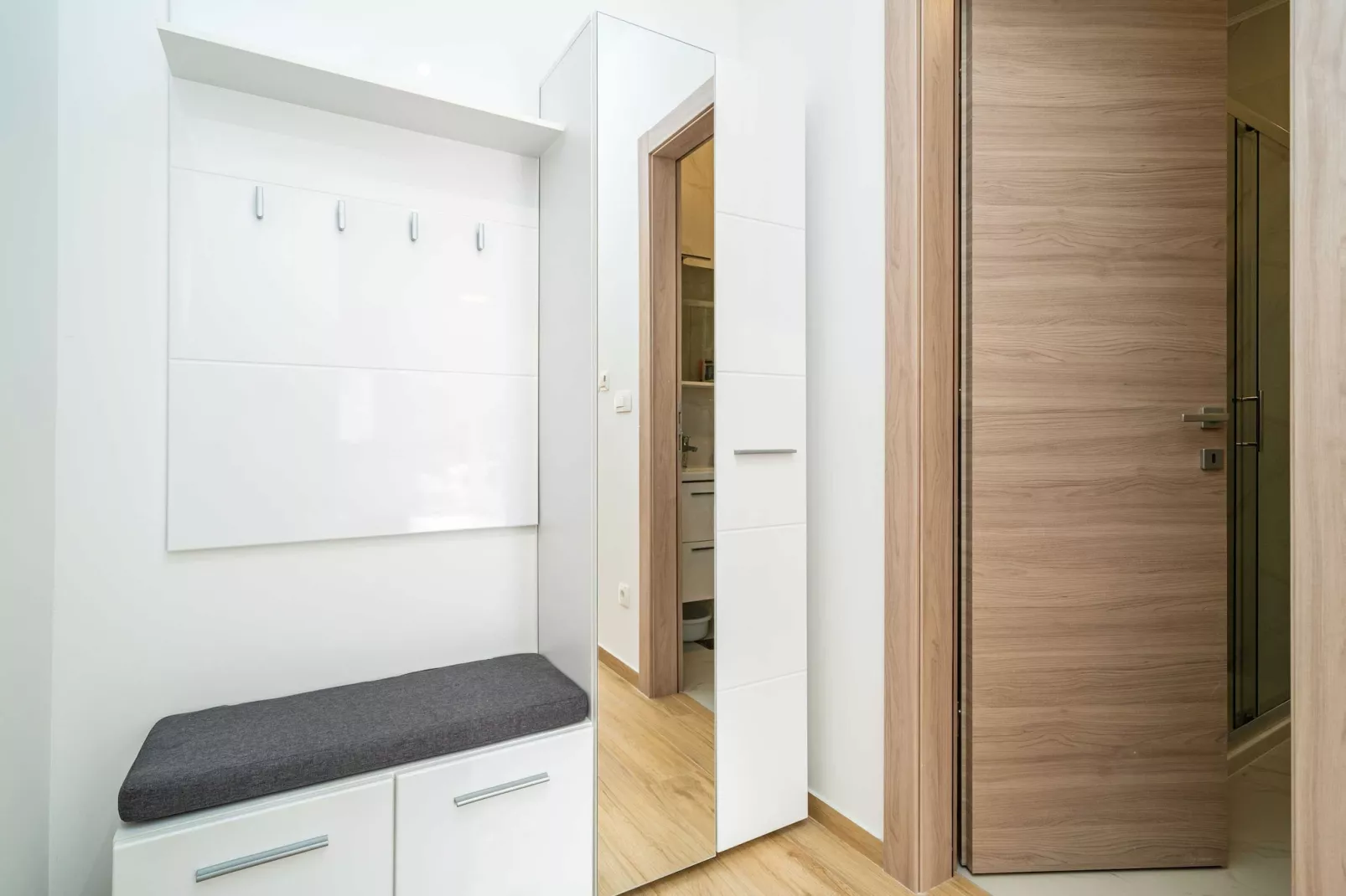 Apartment Zoric - Two Bedroom Apartment with Balcony-Binnen