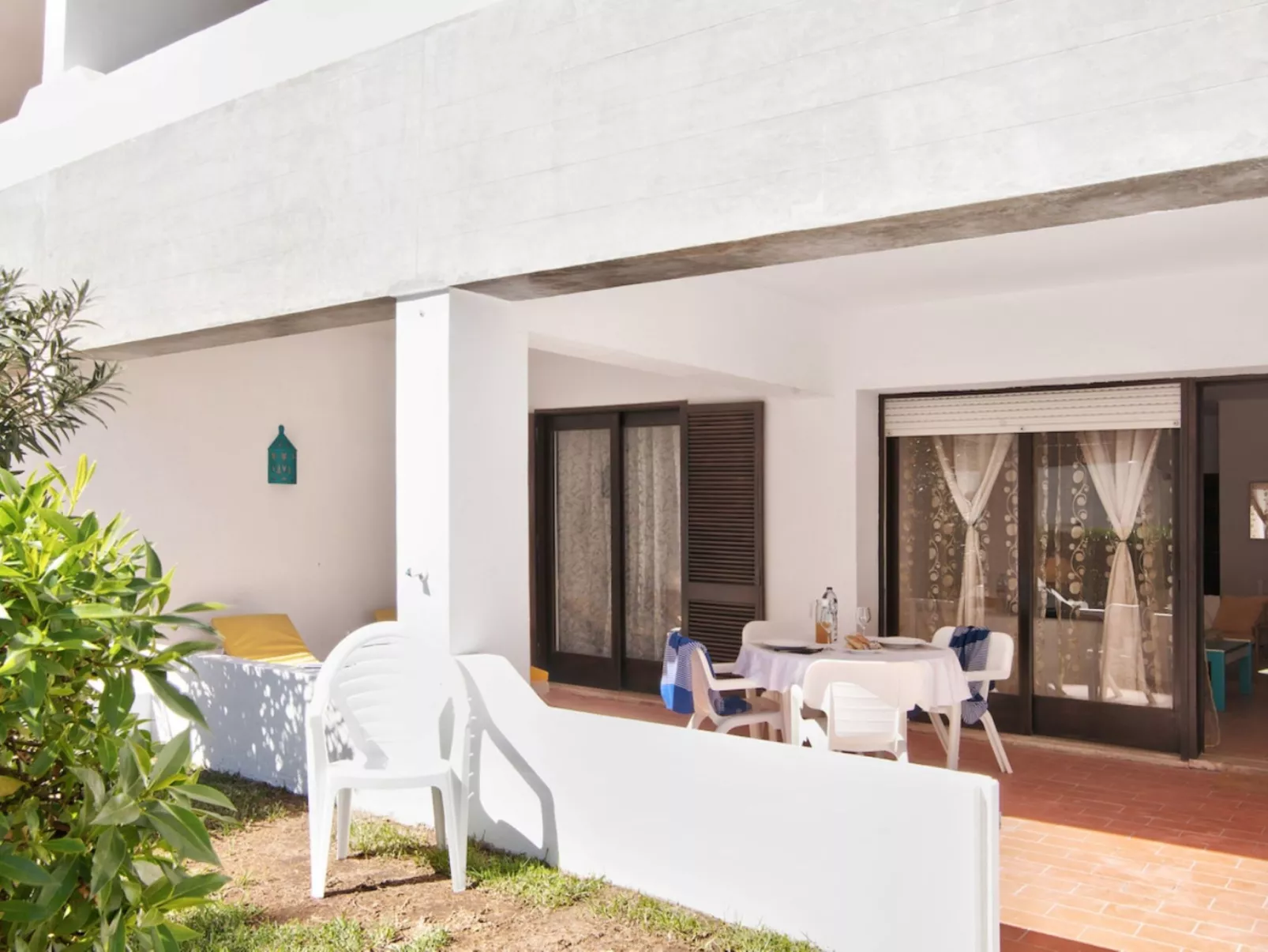 Joyce - Sunny Way-Buiten