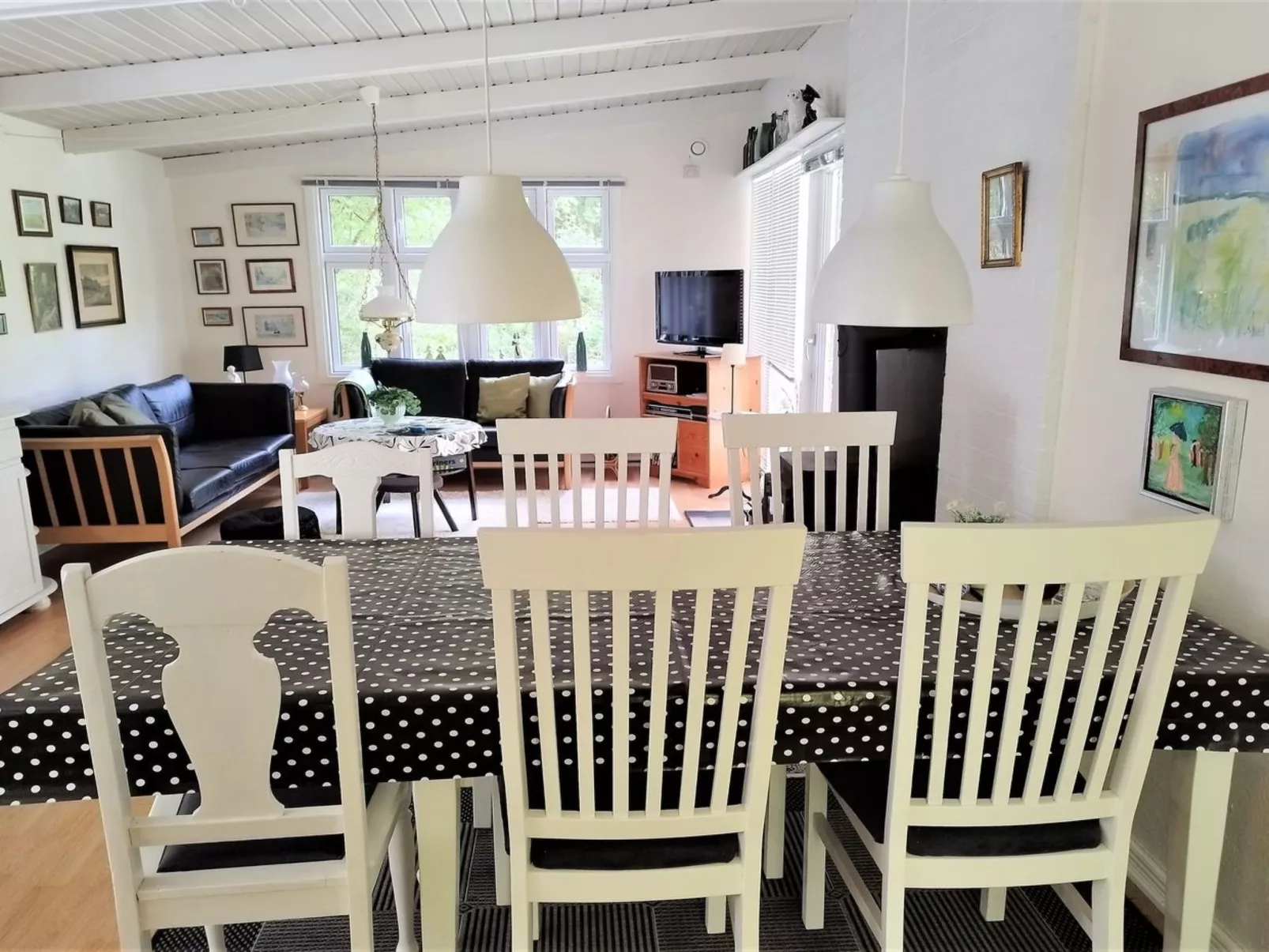 "Deik" - 2km to the fjord-Binnen