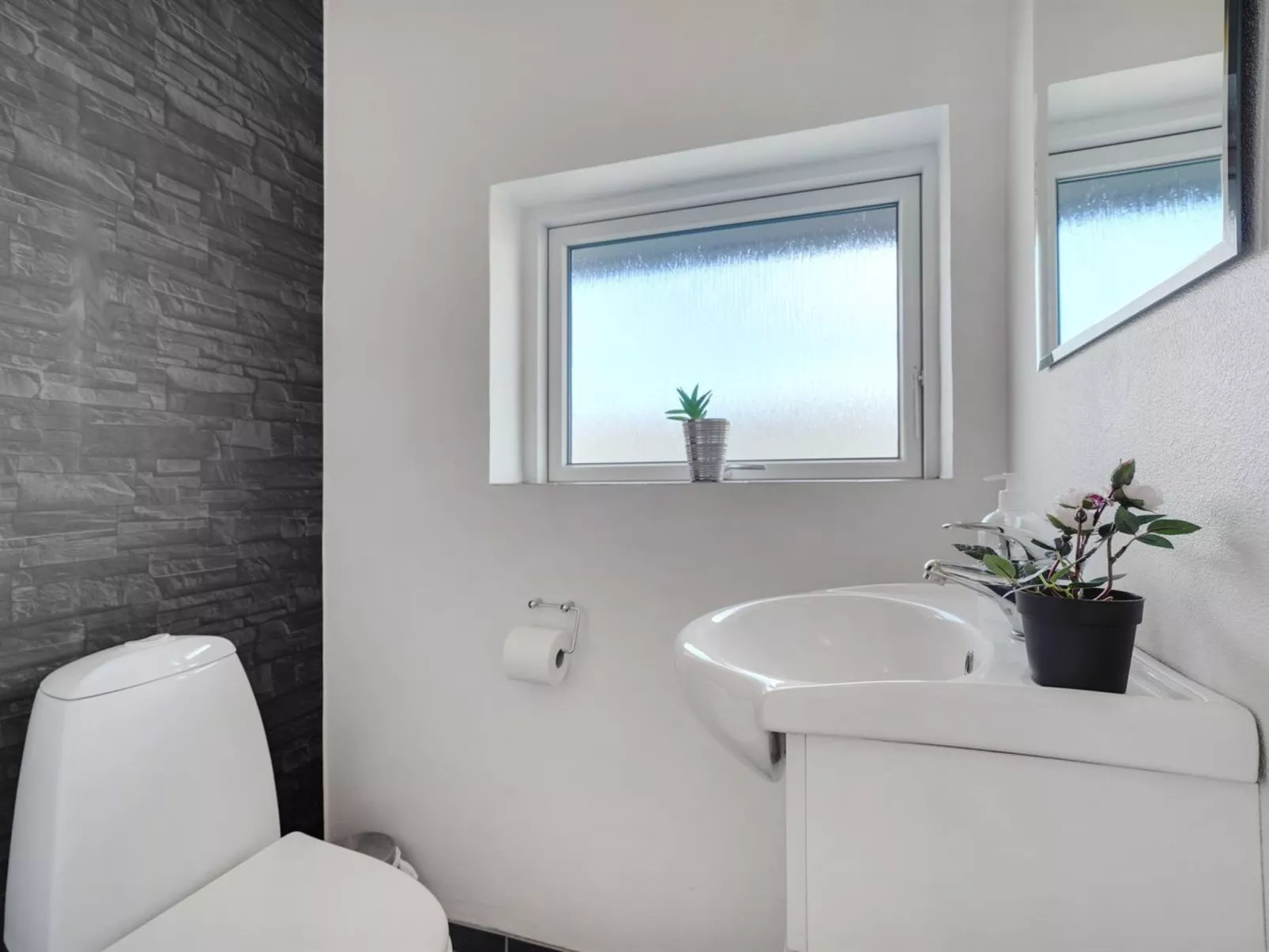 "Markhild" - 300m to the fjord-Binnen