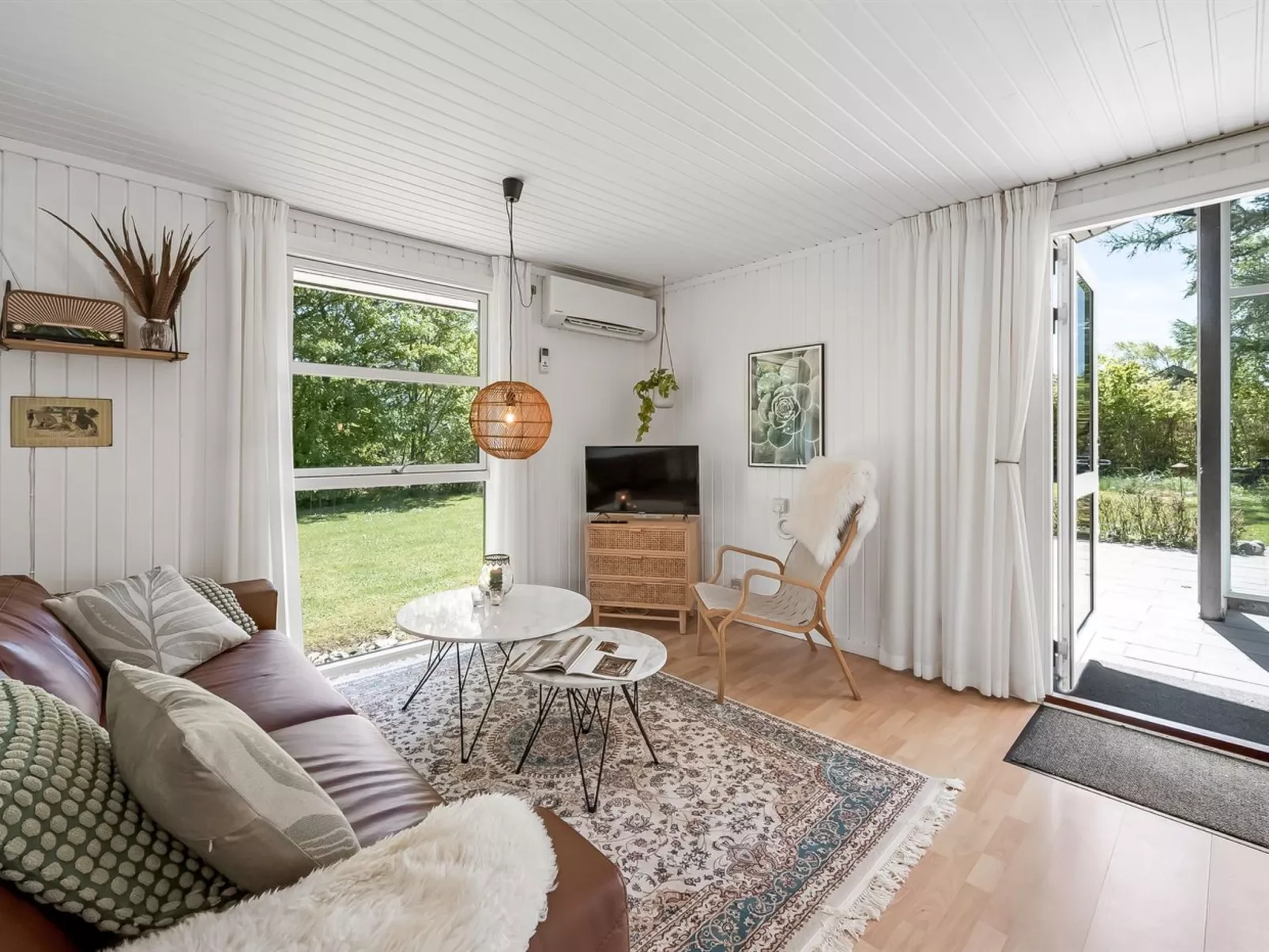 "Raisa" - 200m to the fjord-Binnen