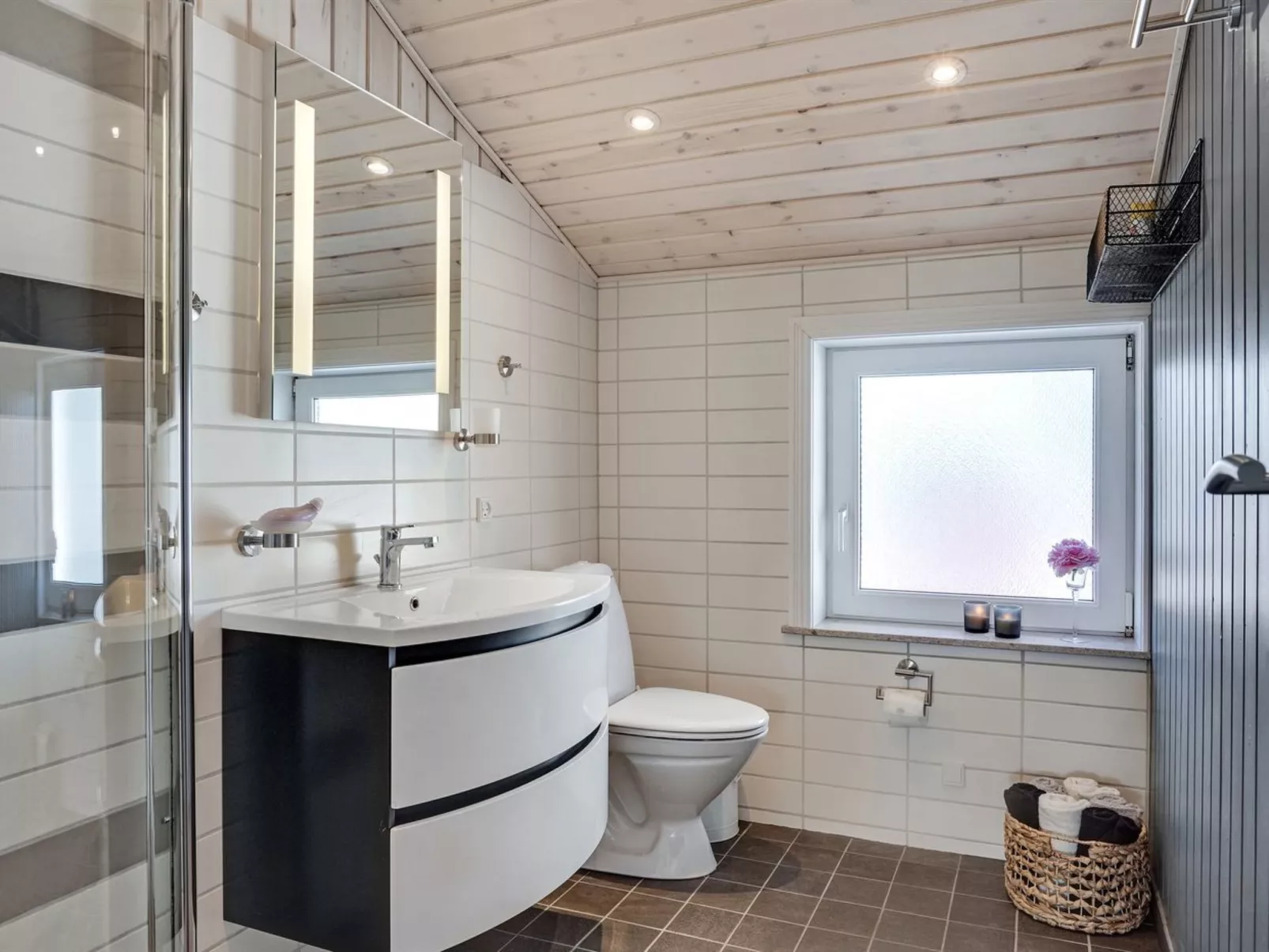 "Henning" -  from the sea-Binnen