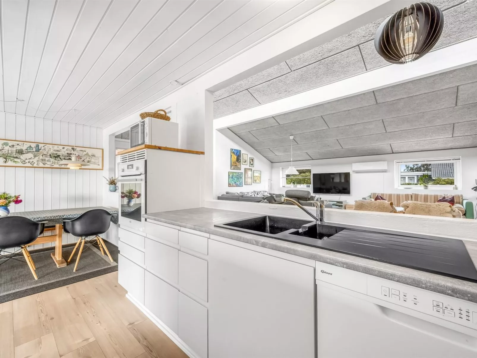 "Saxe" -  from the sea-Binnen