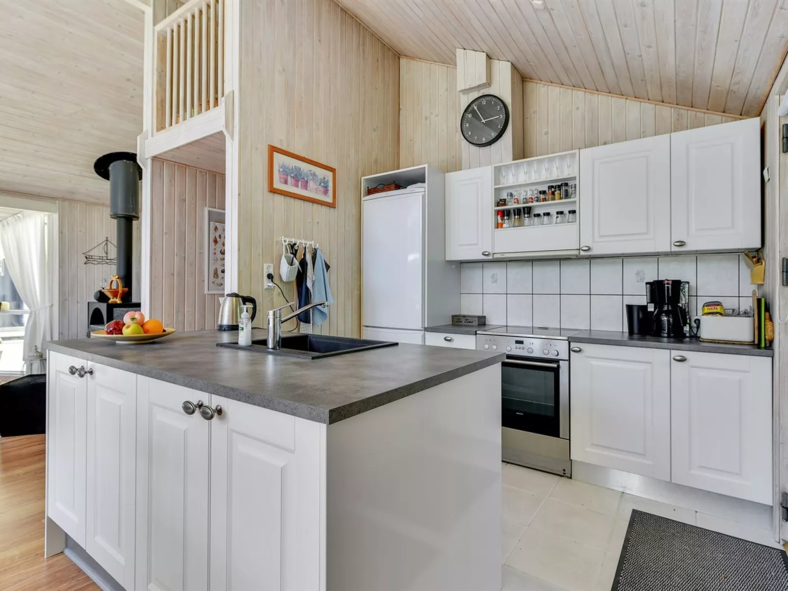 "Gustina" - 1.2km from the sea-Binnen