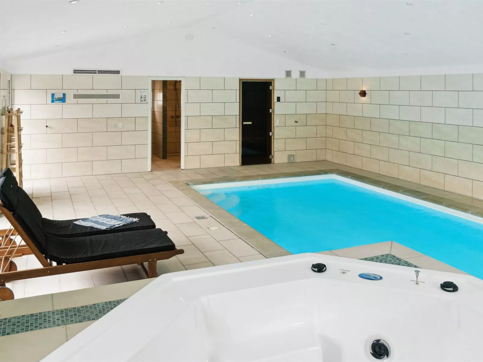 "Ronia" - 900m from the sea-Buiten