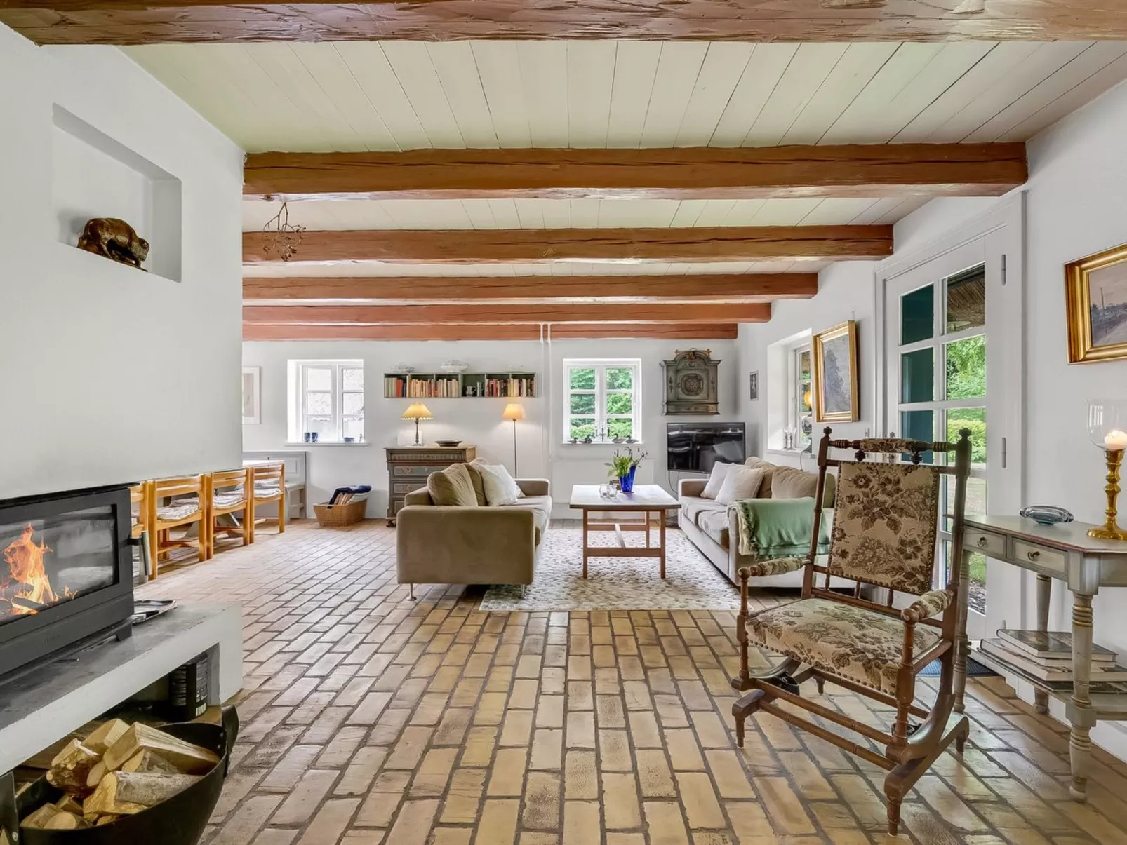 "Tatiane" - 10km from the sea-Binnen