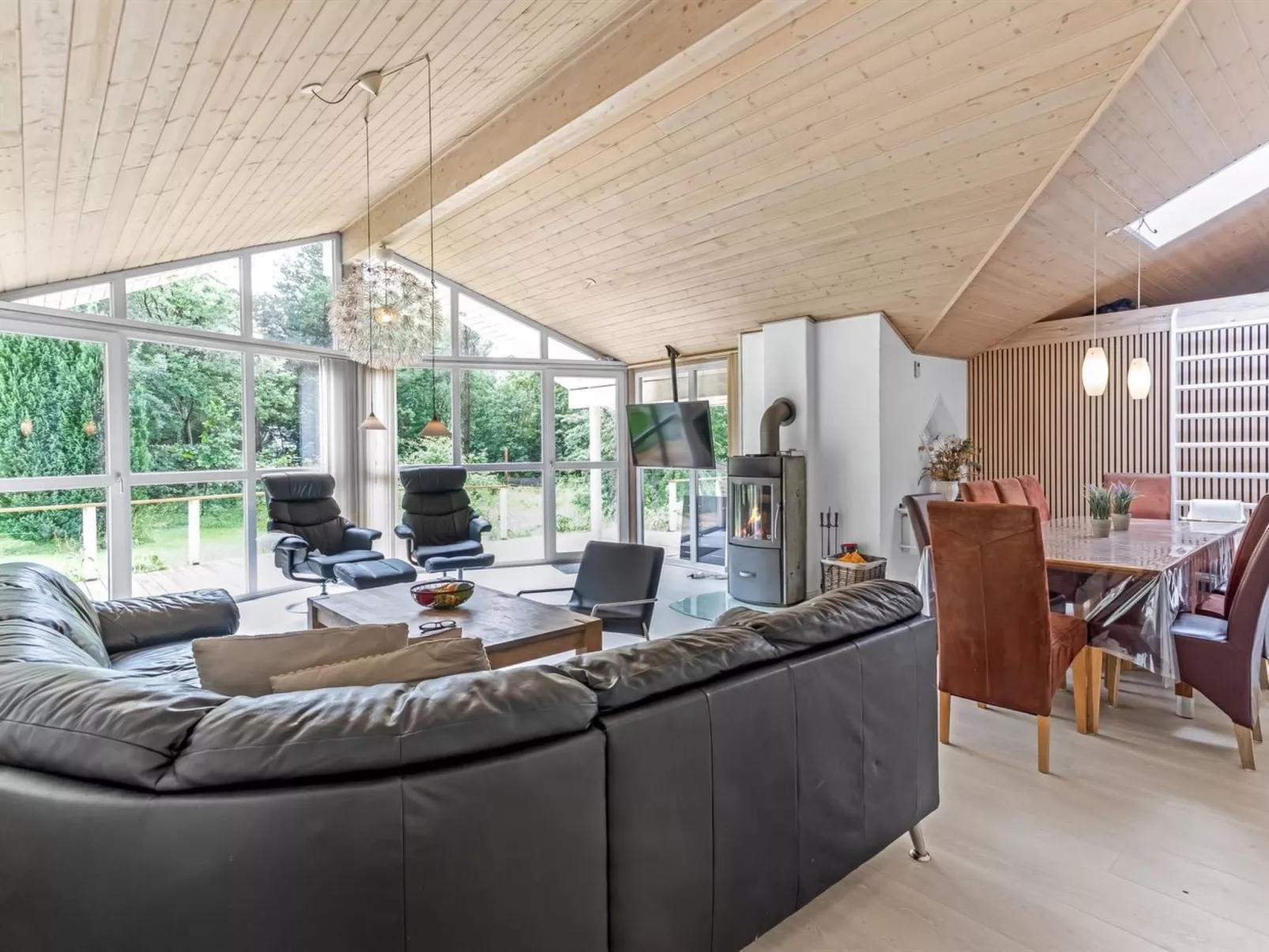 "Samine" - 2km from the sea-Binnen