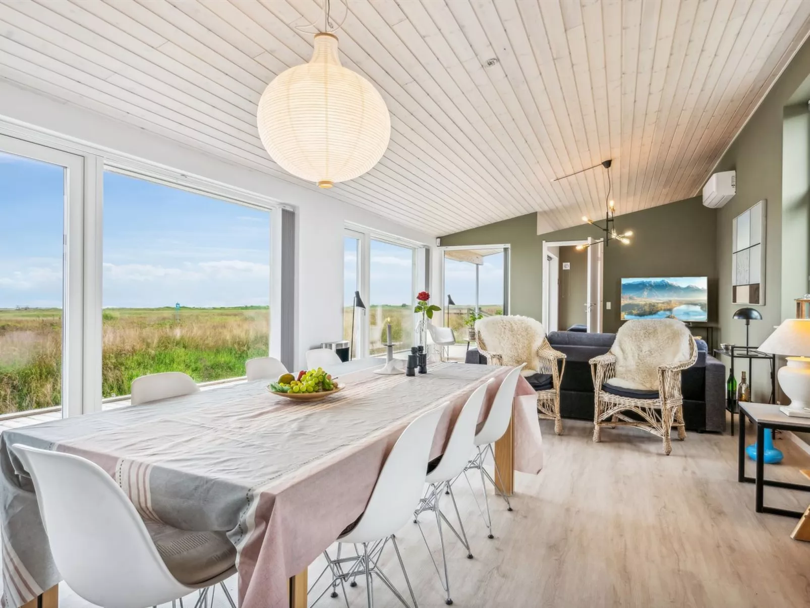 "Susana" - 50m from the sea-Binnen