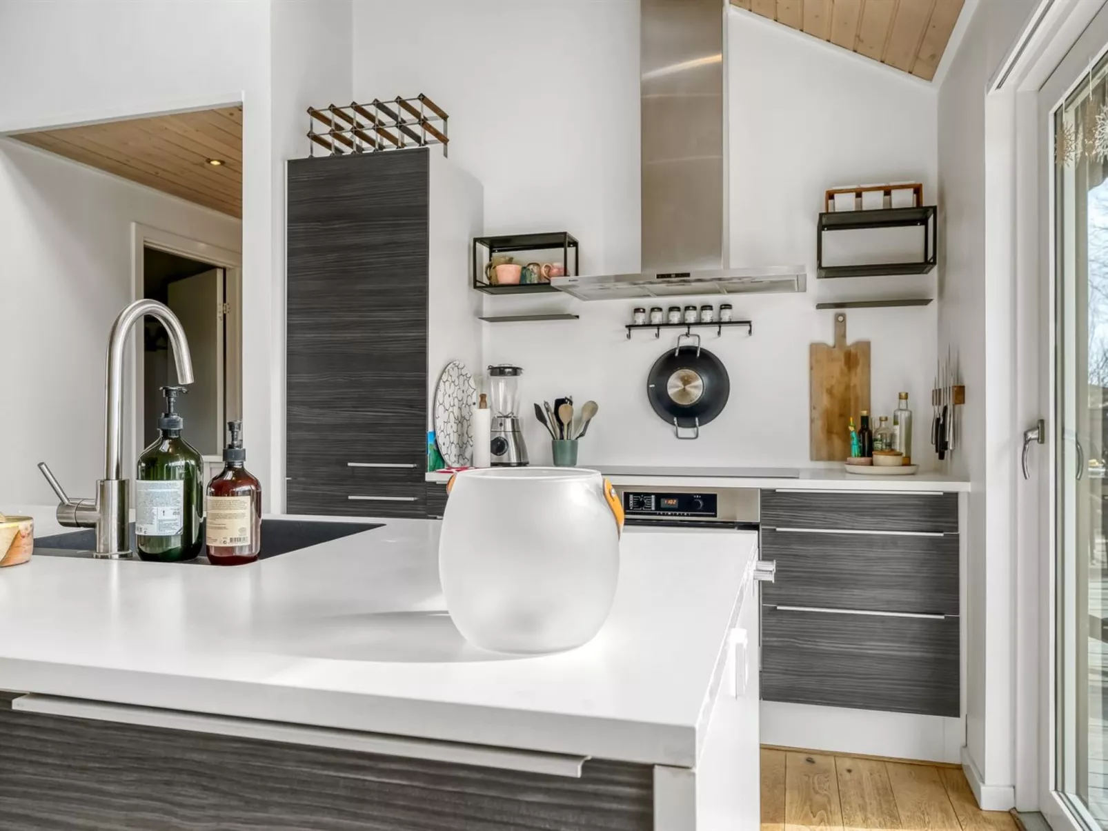 "Kato" -  from the sea-Binnen