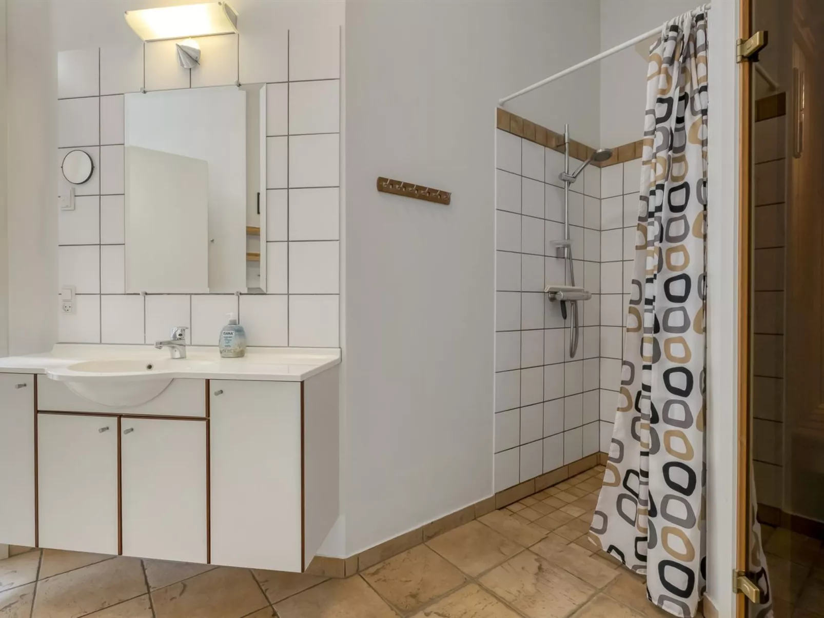 "Era" - 100m from the sea-Binnen