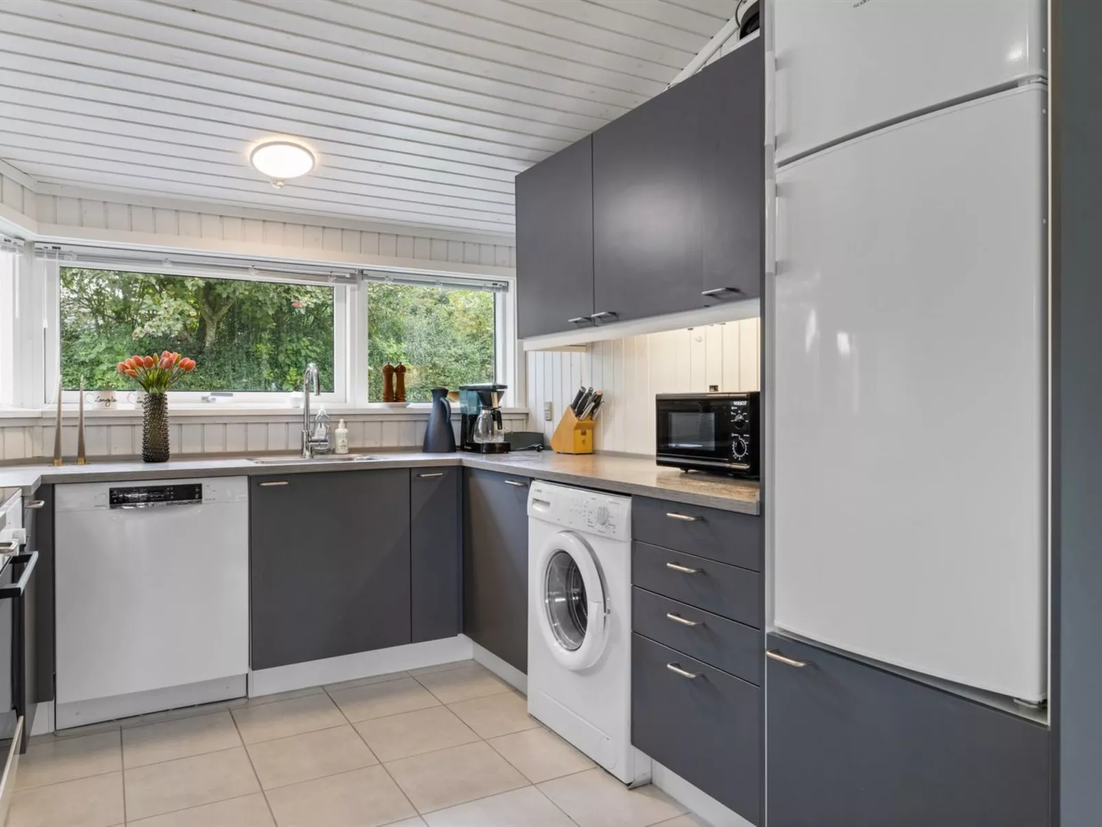 "Tanita" - 450m from the sea-Binnen