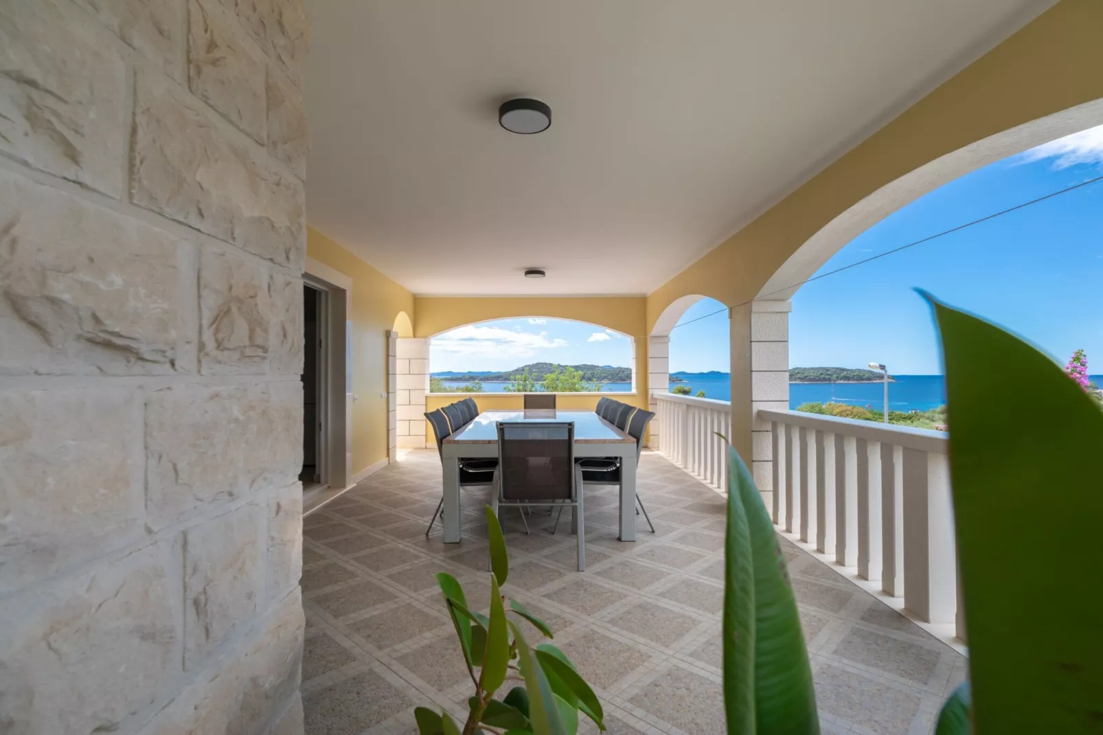 Modern Villa with Pool-Terras