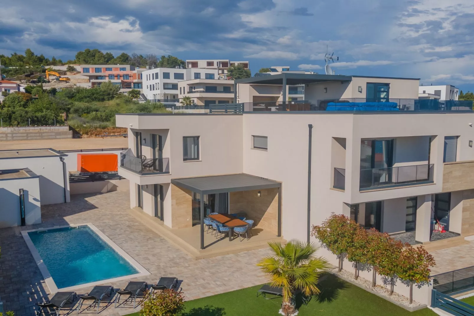 Four-Bedroom Villa With Pool-Buitenlucht