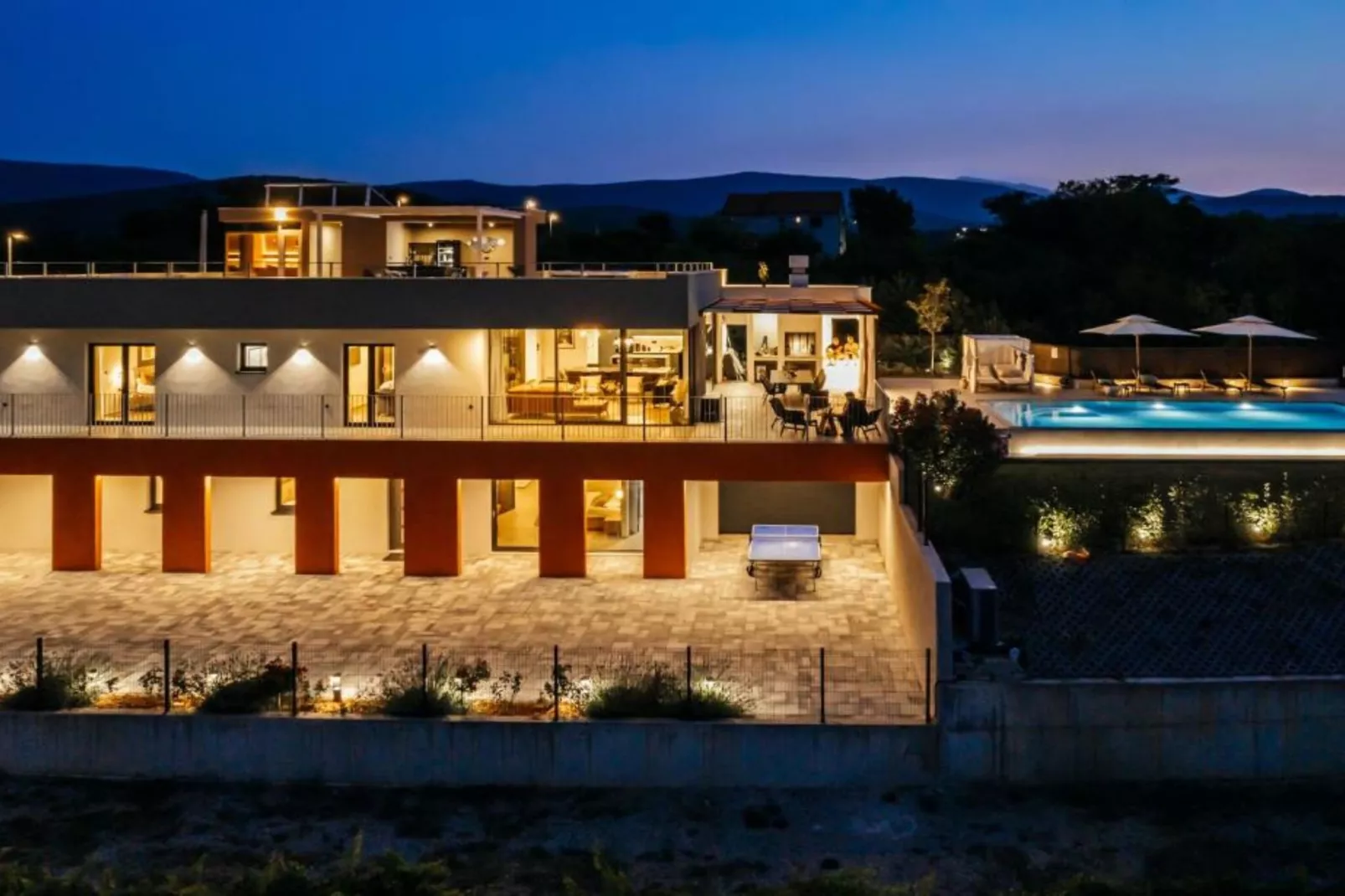 Luxury Villa Lara with Heated Pool, Hot-Tub and Sauna - Six Bedroom Villa with Pool-Buitenlucht