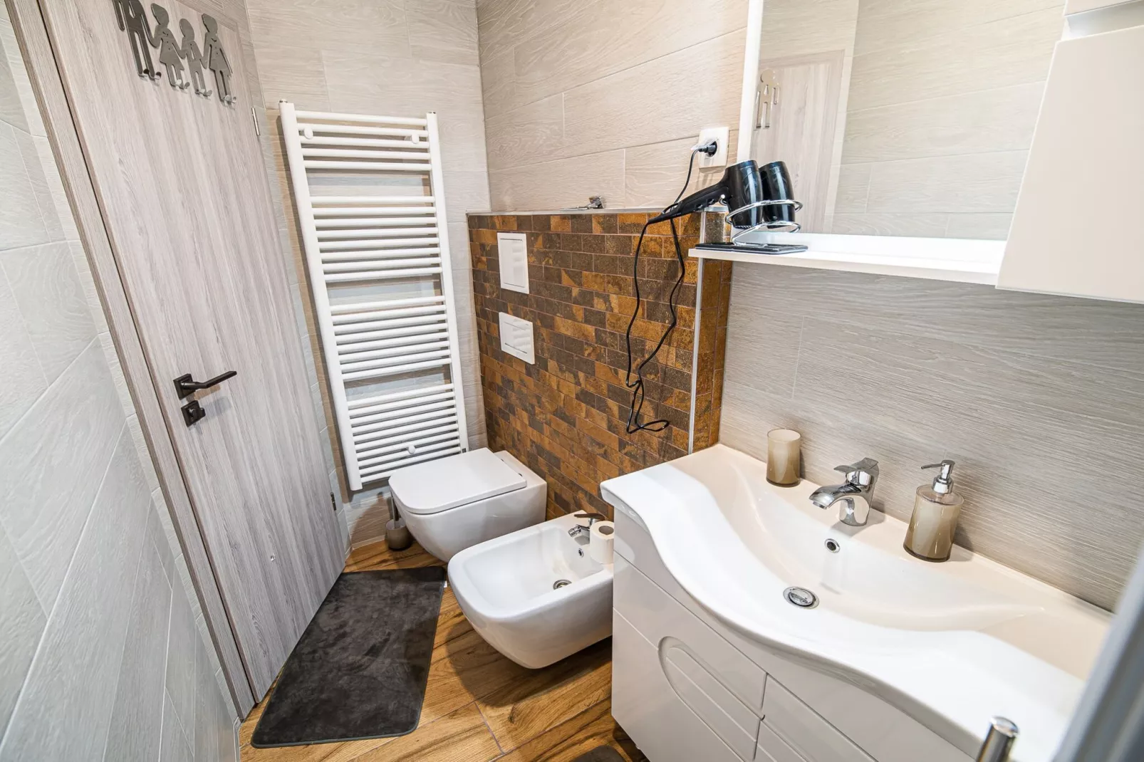 City Modern and Vibrant Apartments Ljubljana - Standard One Bedroom Apartment (owner A3)-Badkamer