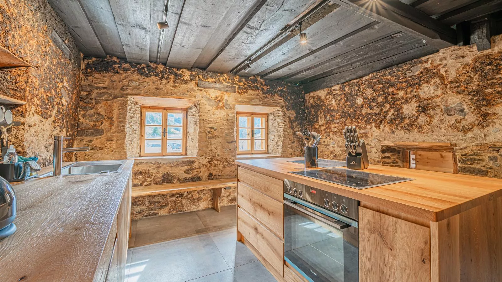 Raneburg 4 Almhaus-Keuken