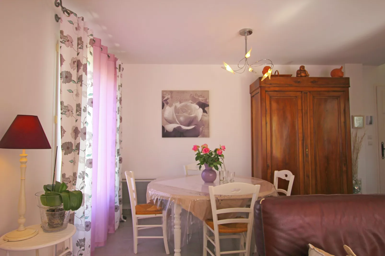 Prachtig vakantiehuis met privézwembad-Eetkamer