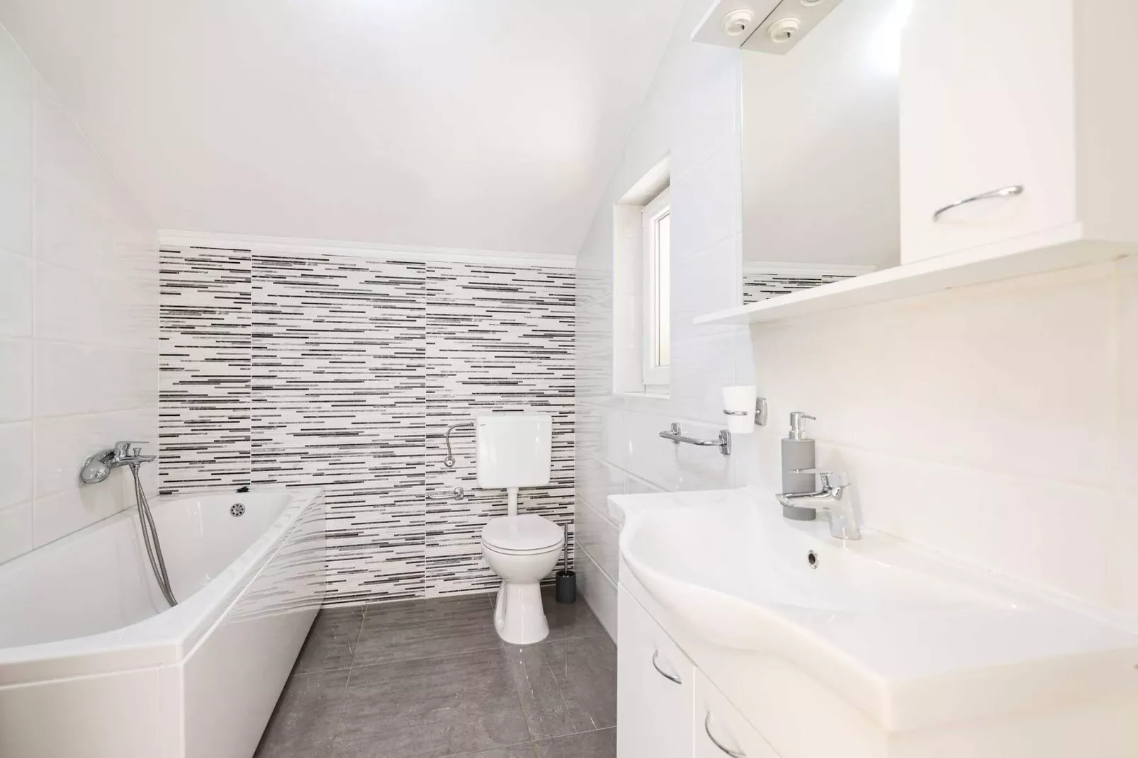 Holiday home Nekic-Badkamer