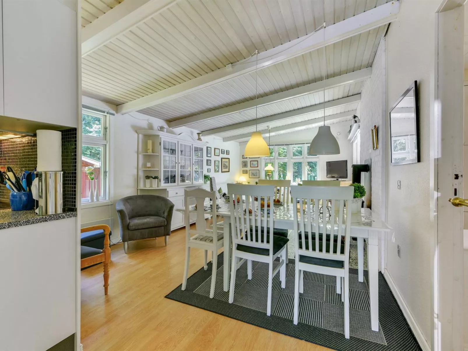 "Deik" - 2km to the fjord-Binnen