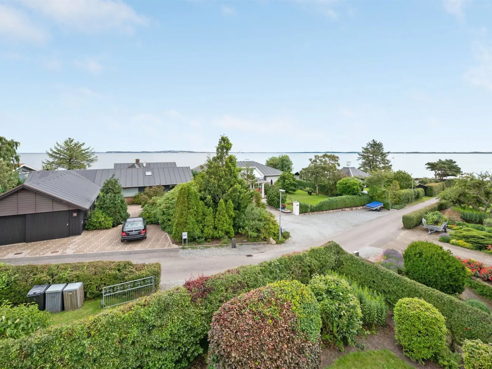 "Regni" - 300m to the fjord-Buiten