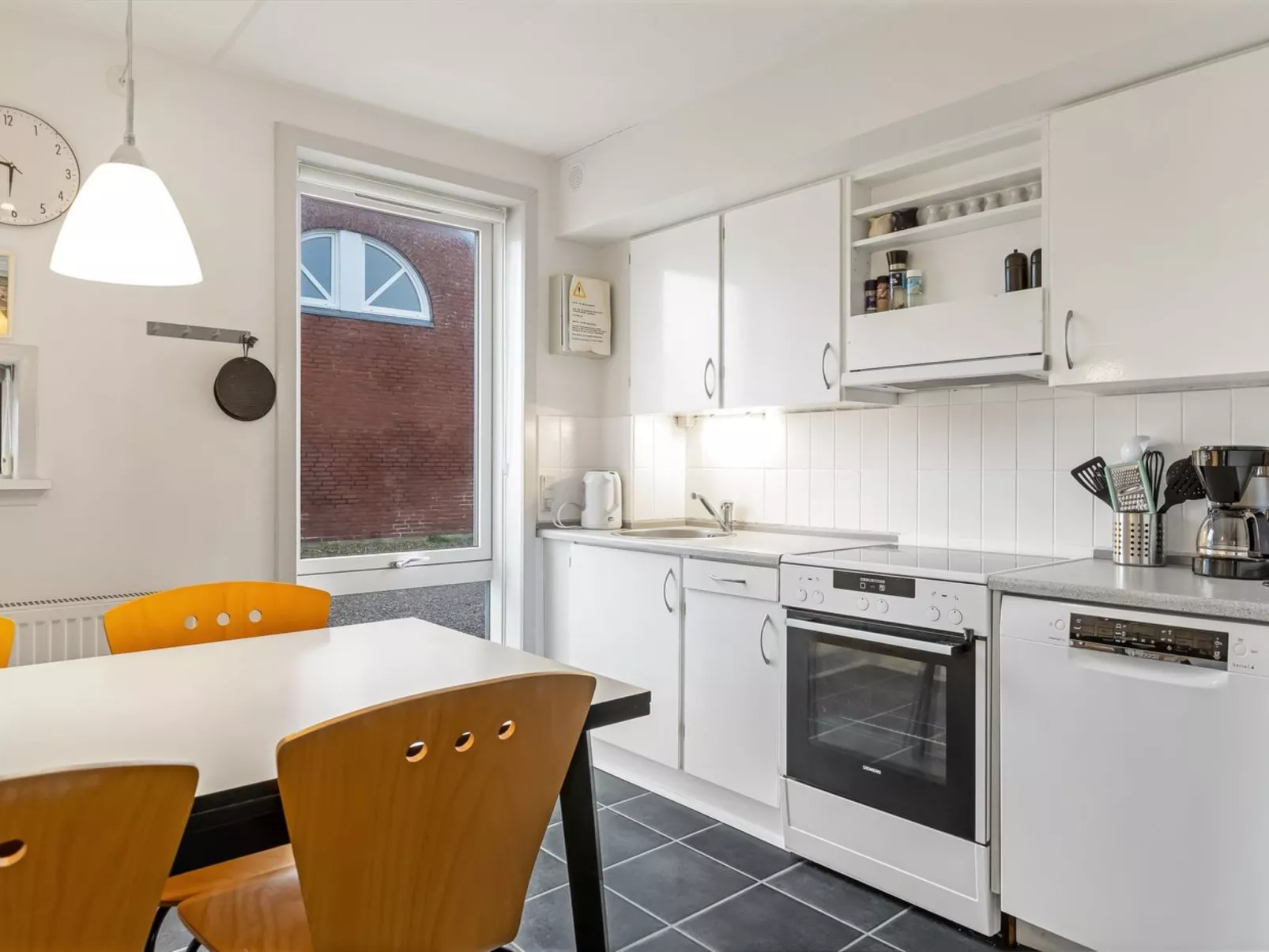 "Edly" - 2.3km from the sea-Binnen