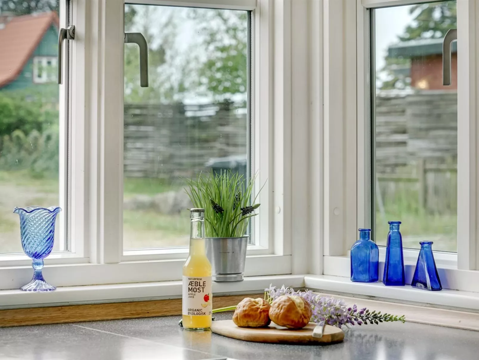 "Gullan" - 75m from the sea-Binnen