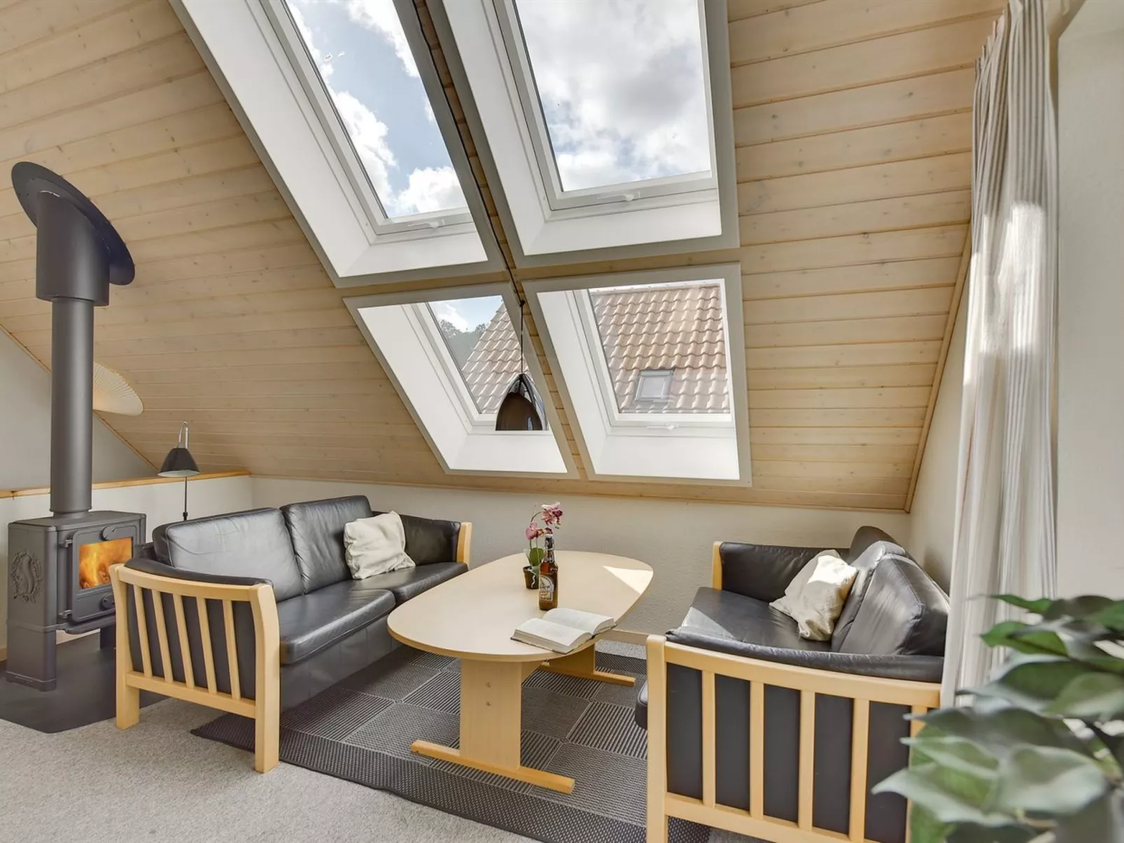 "Fausta" - 150m to the fjord-Binnen