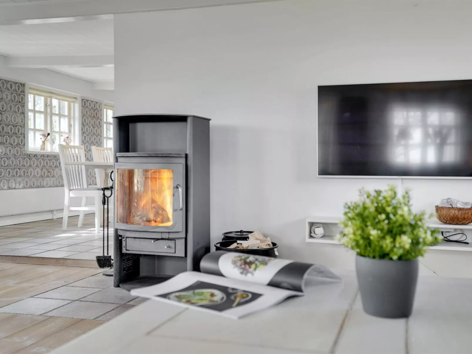 "Edelgard" - 4.5km from the sea-Binnen