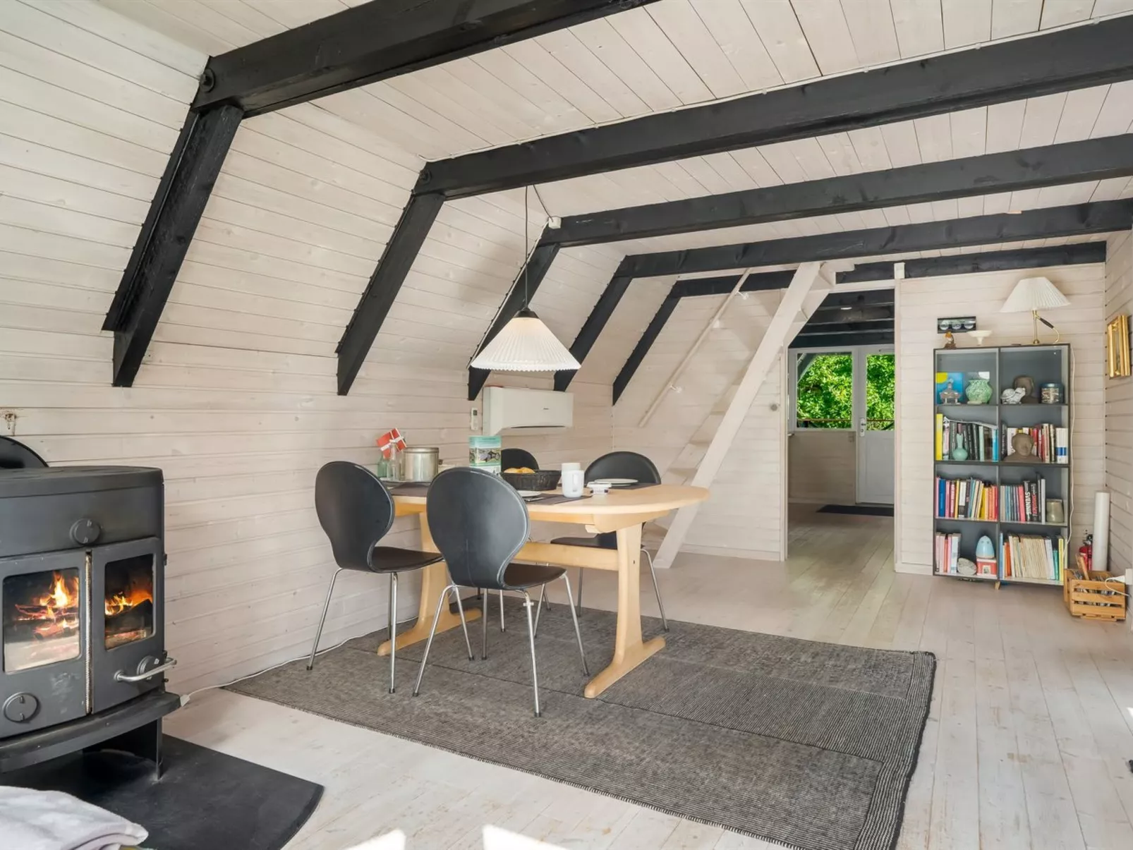 "Vladanka" -  from the sea-Binnen