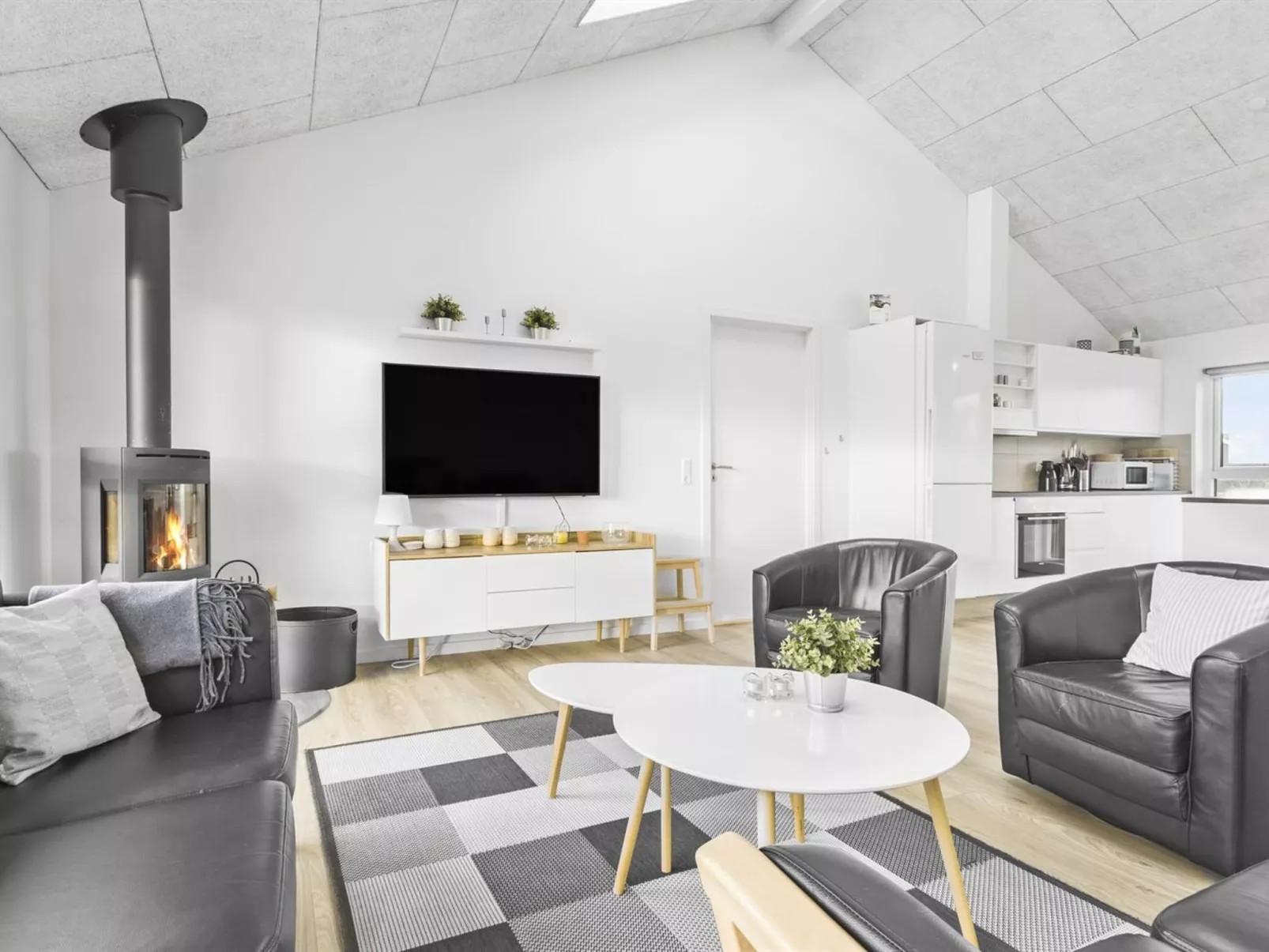 "Kirsi" - 1.6km from the sea-Binnen