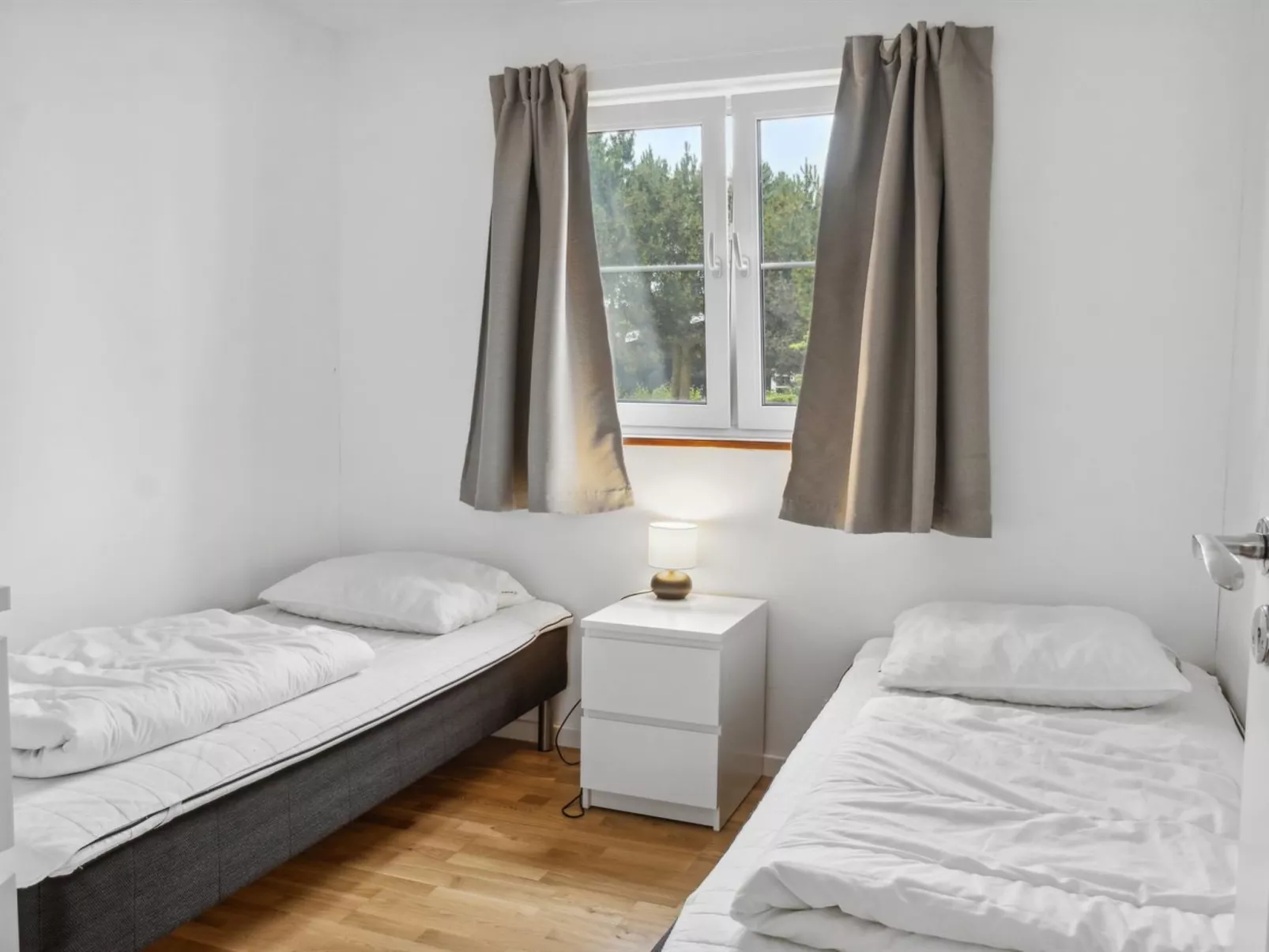 "Bjarka" - 700m from the sea-Binnen