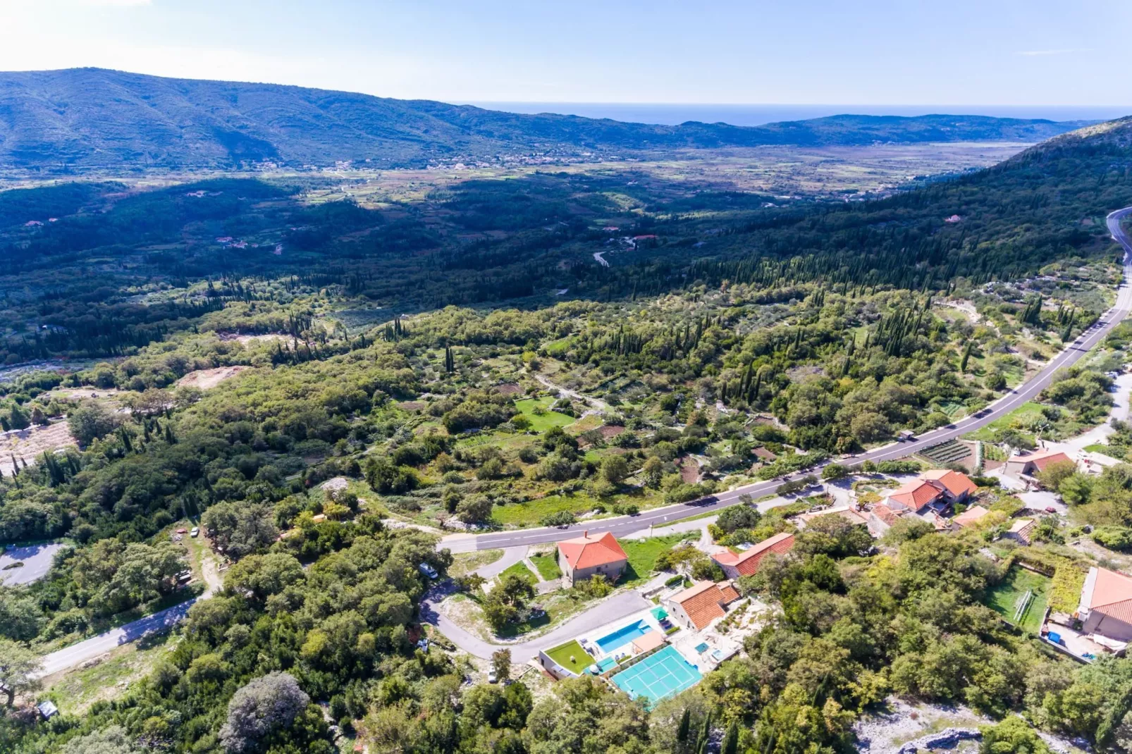 Villa Falcon Rook - Four-Bedroom Villa with Terrace and Swimming Pool-Uitzicht