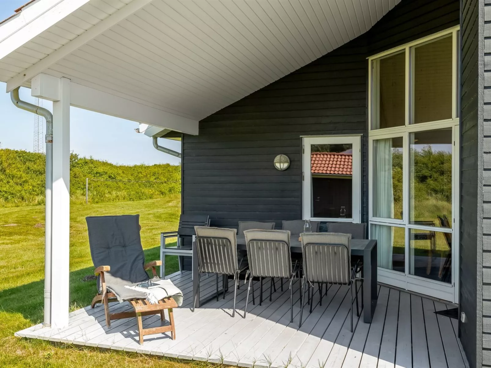 "Ernesta" -  from the sea-Buiten