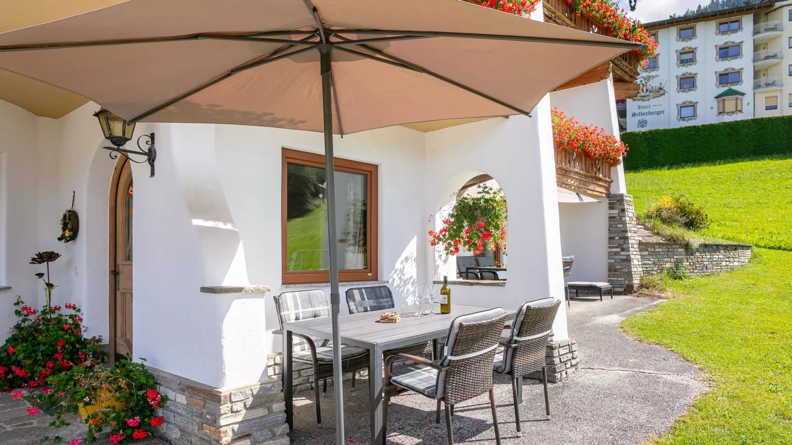 Landhaus Marchfeld Top 4-Terrasbalkon