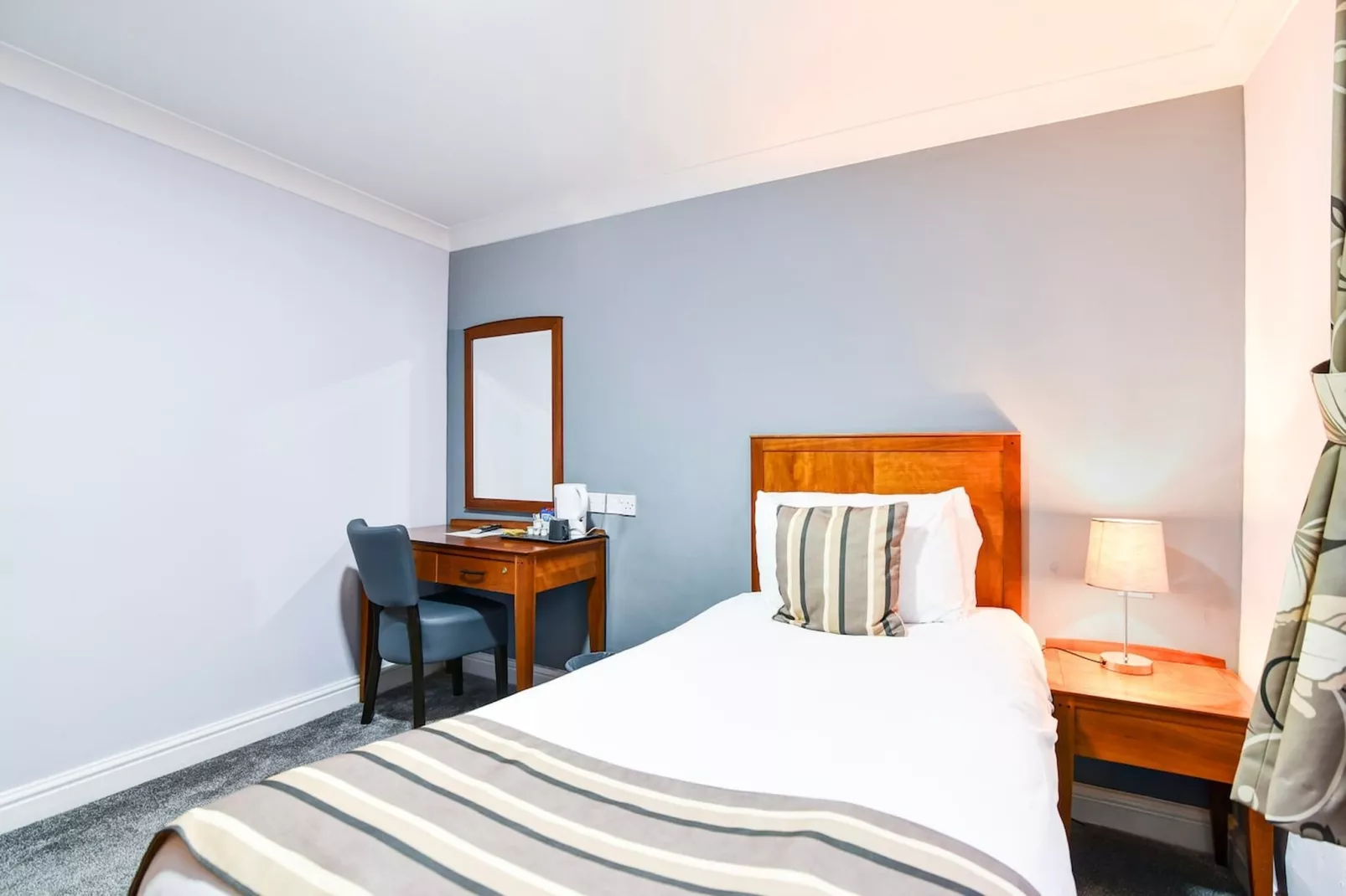 UA Twin Wet Room-Slaapkamer