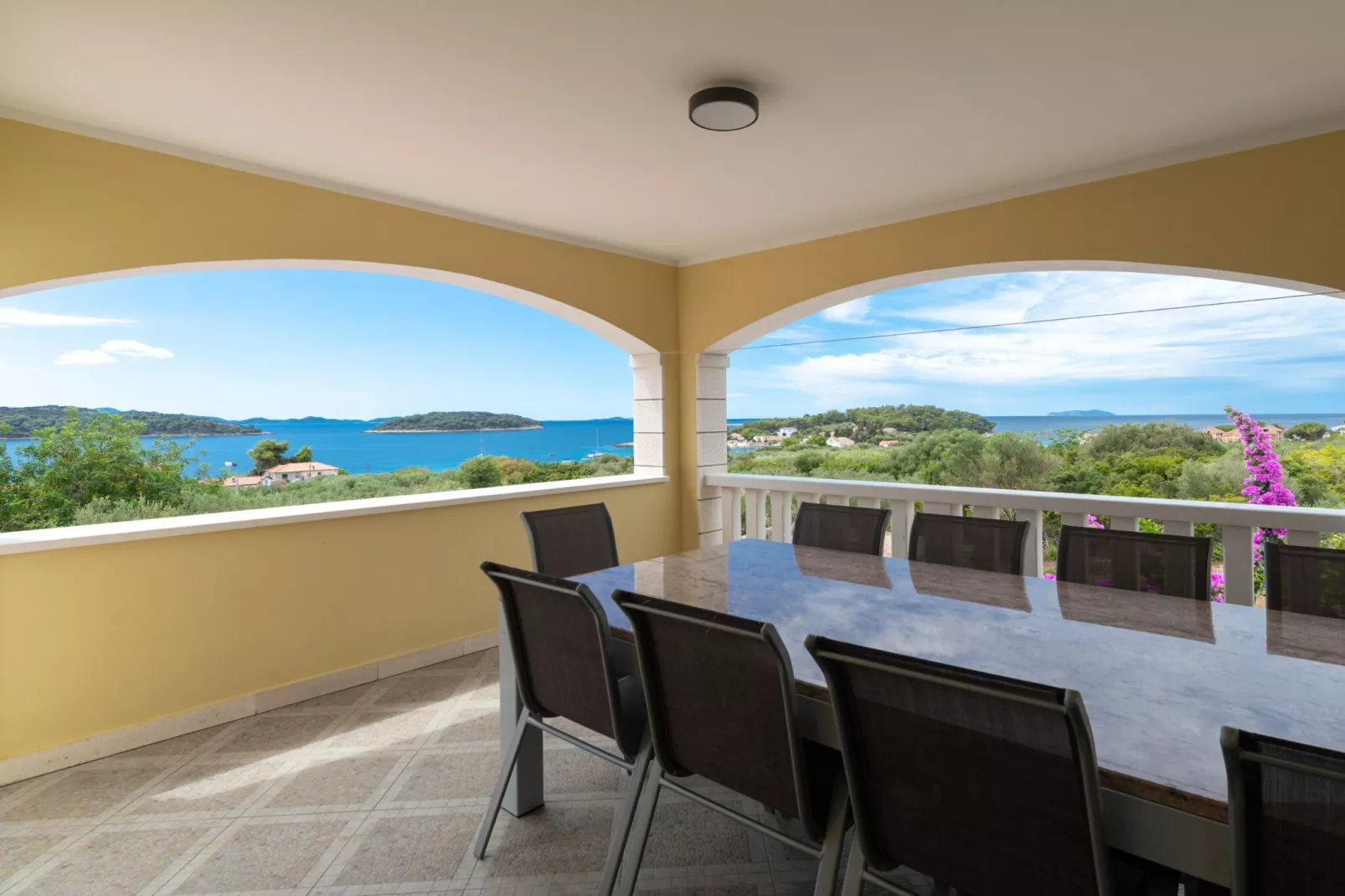 Modern Villa with Pool-Terras