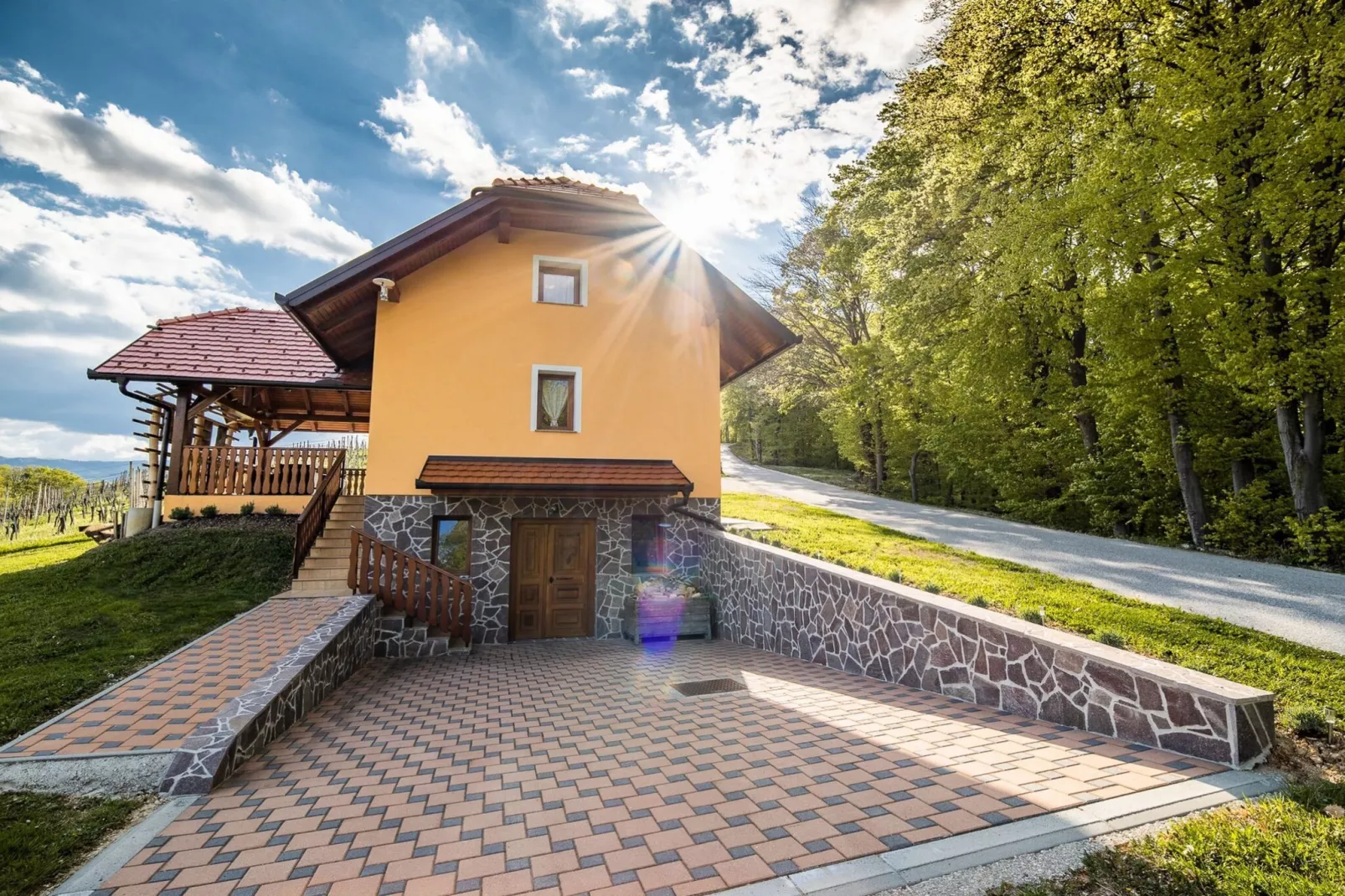 Golden Horizon Holiday Home with Terrace and Garden - One Bedroom Holiday Home with Terrace and Garden-Buitenlucht