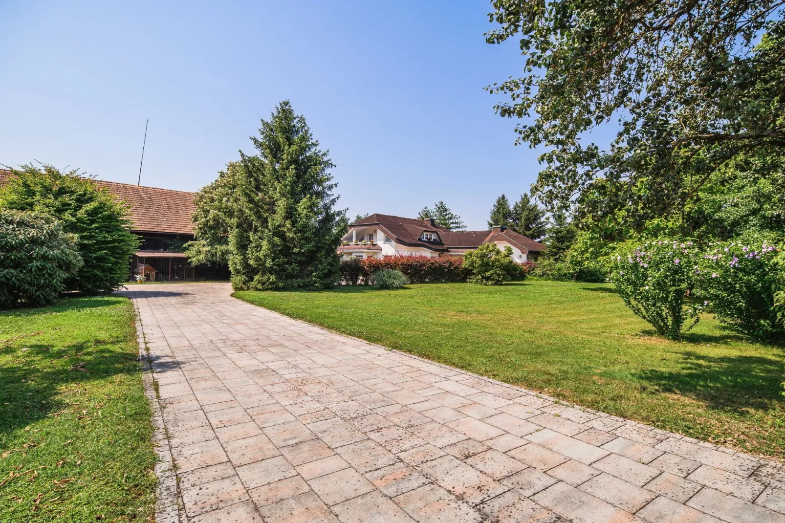 Stunning Rural Holiday Home with Garden and BBQ -  Four Bedroom Holiday Home-Buitenlucht