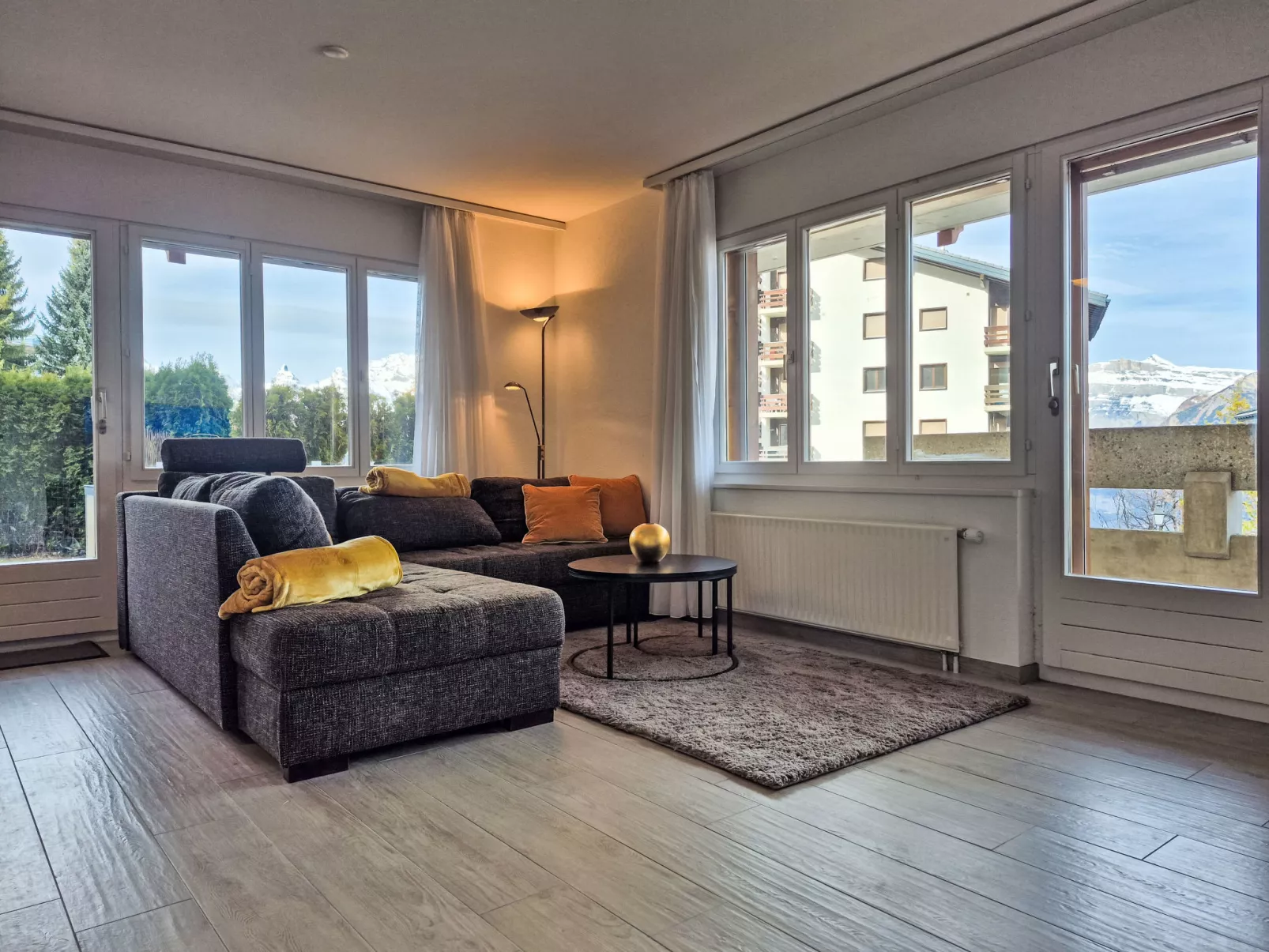 Ambassador 2/1-Binnen